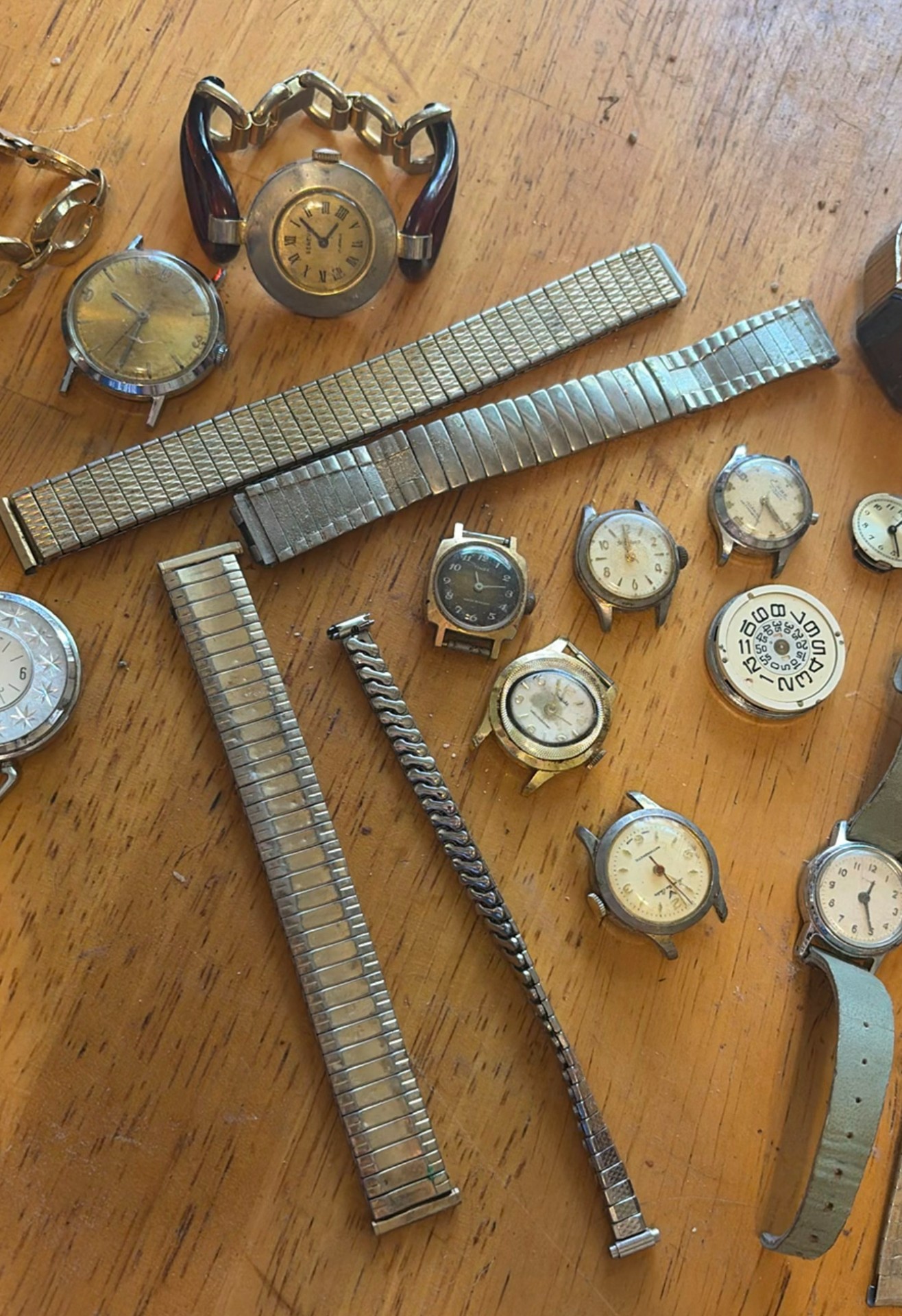 Assorted vintage watches and watch bands - image 3 of 8