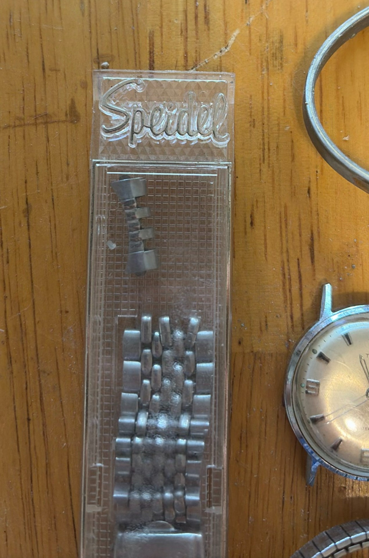 Assorted vintage watches and metal jewelry - image 2 of 8