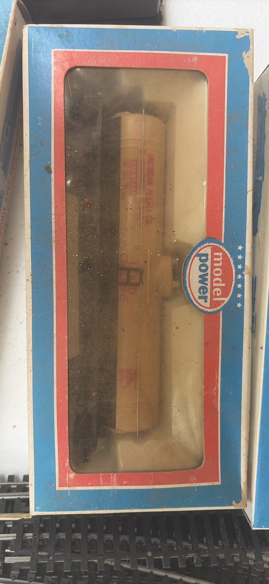 Model Power HO Scale Model Railroad Cars, Track, and Accessories - image 5 of 8