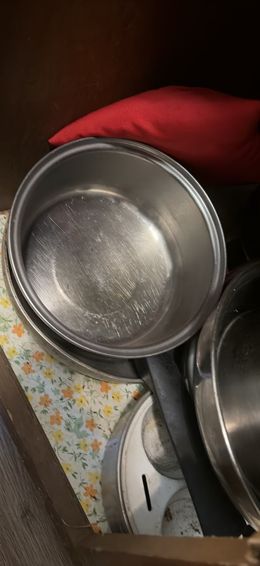 Assorted kitchen cookware and accessories - image 9 of 9