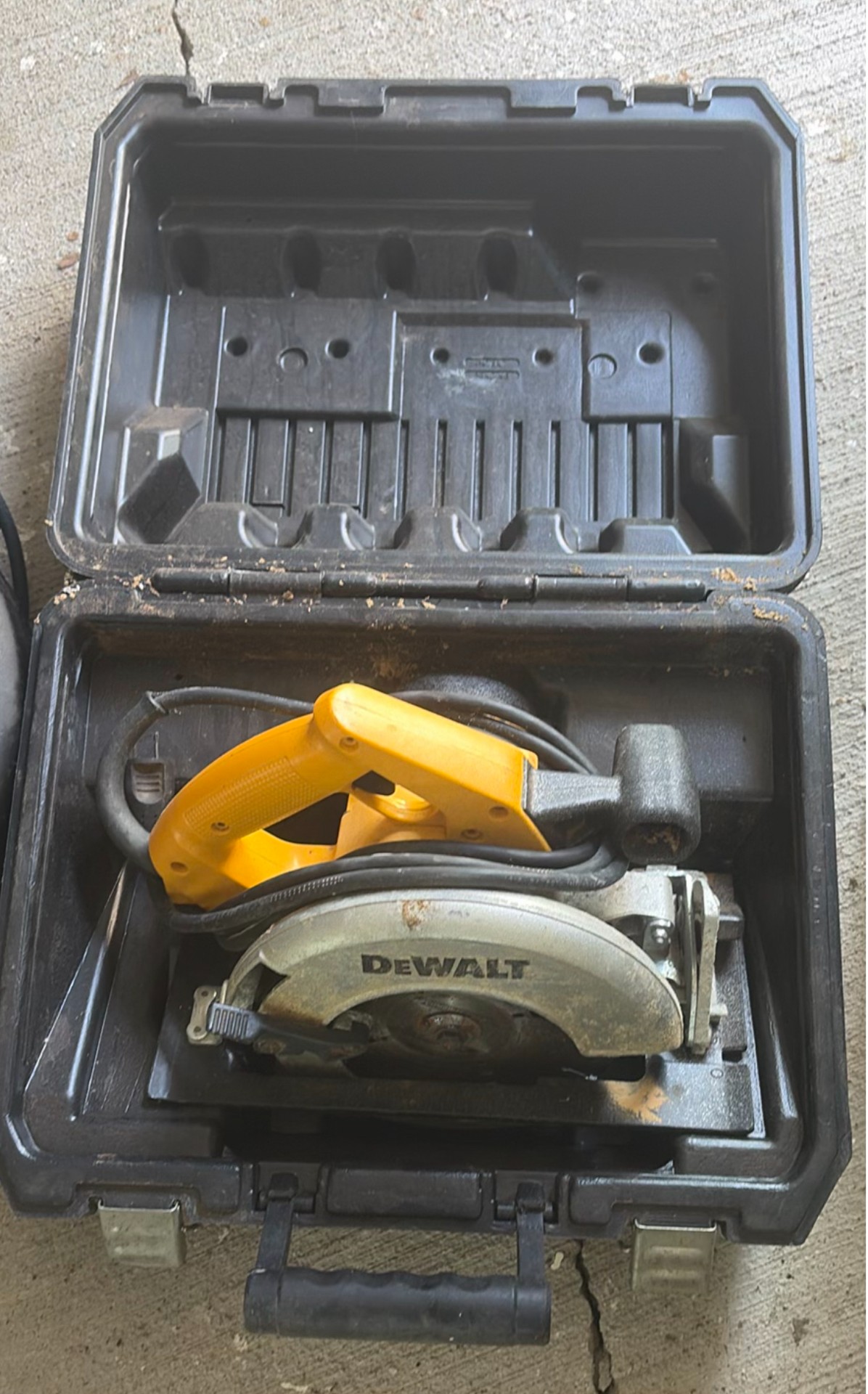 Air compressor and DeWalt circular saw with carrying cases - image 2 of 5