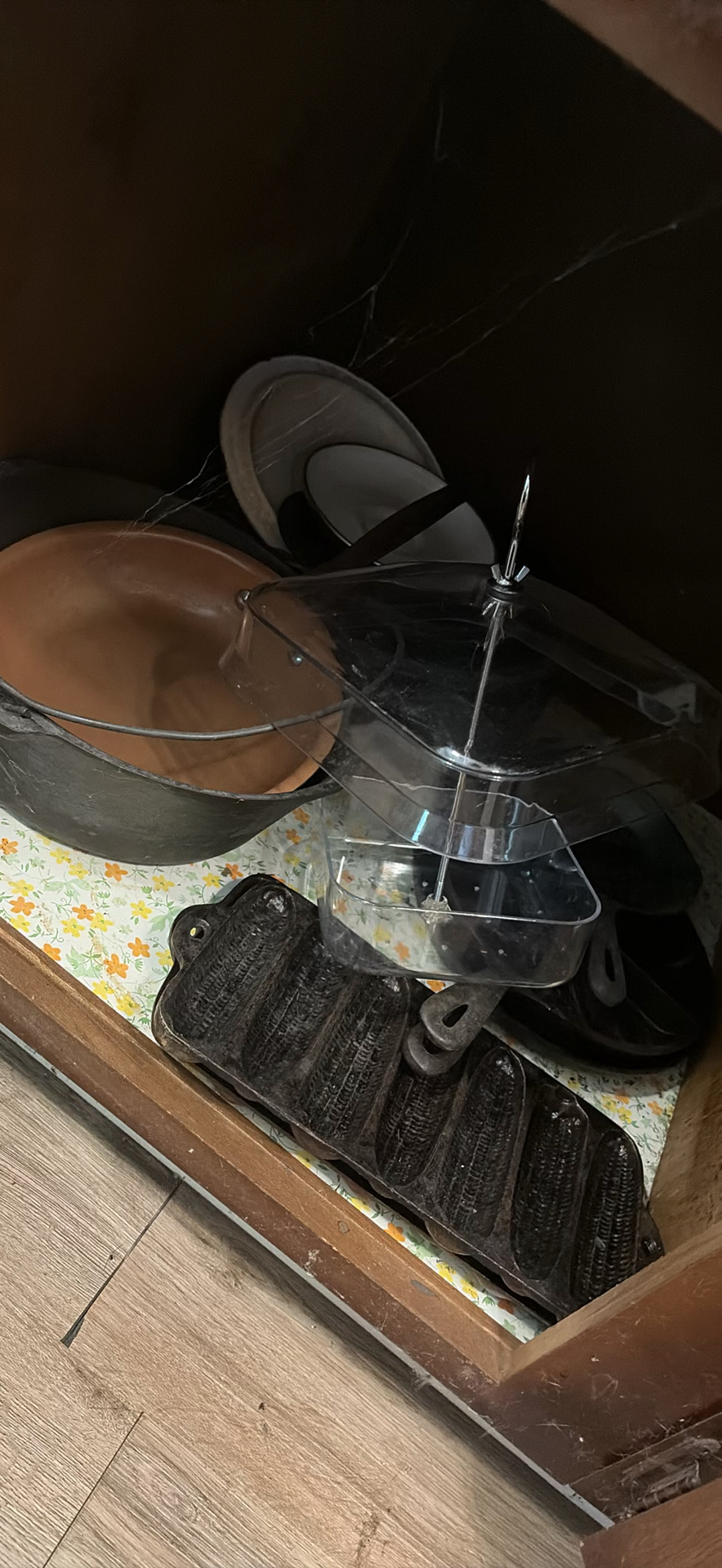 Cast iron cookware collection (dutch oven, segmented skillet, and ribbed grill pans) - image 1 of 6