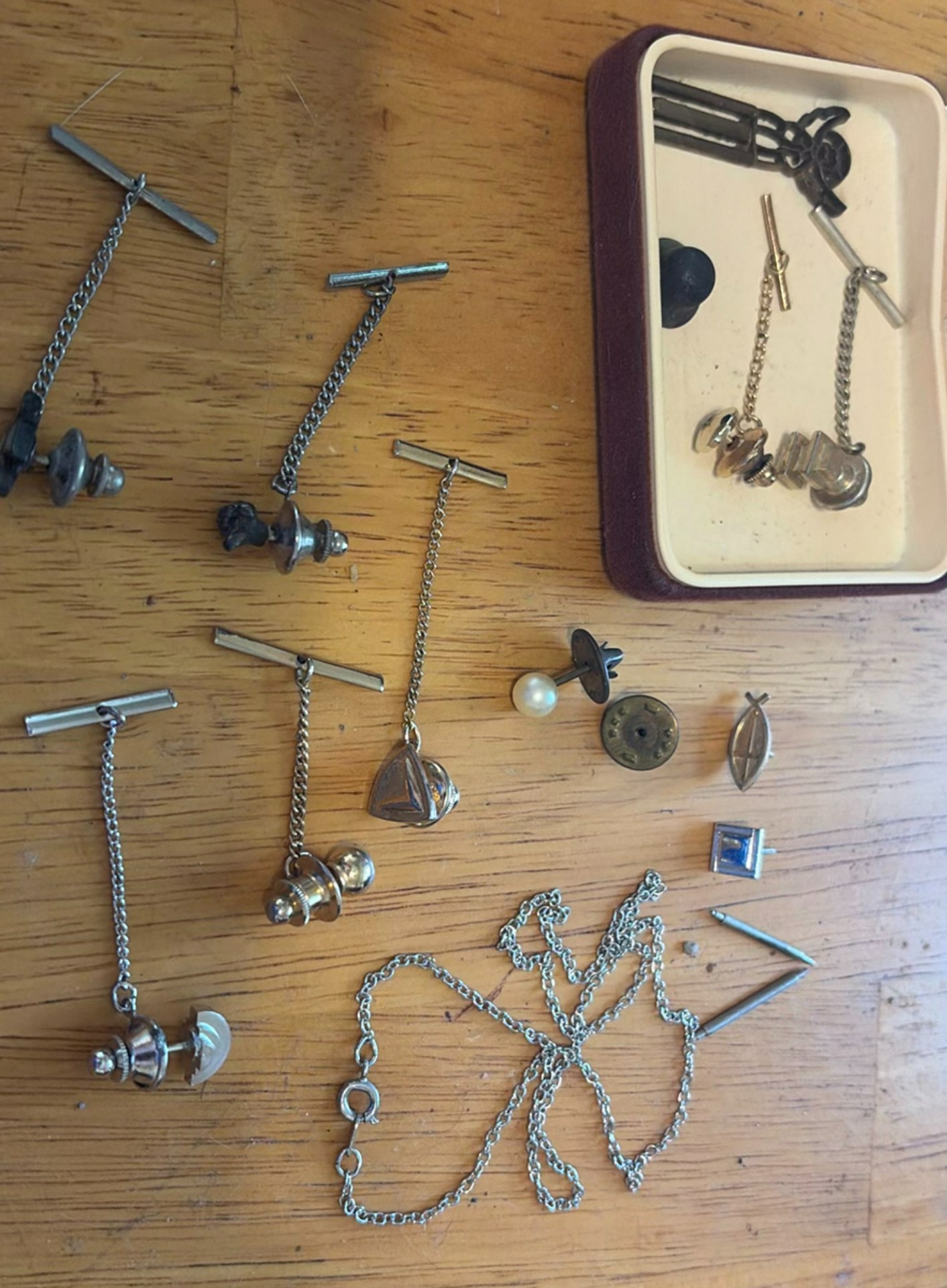 Assorted cufflinks, tie bars and jewelry pieces in a Lyntone box - image 6 of 6