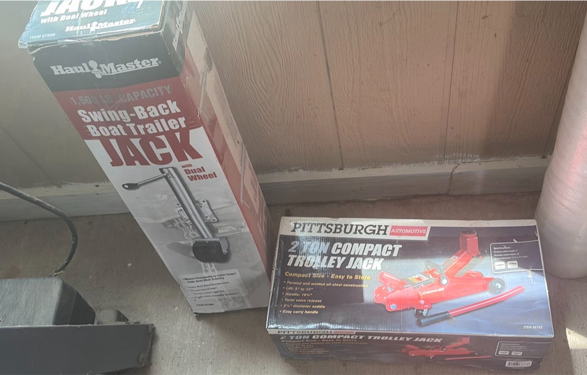 Boxed automotive jacks and trailer jack sets - image 1 of 4
