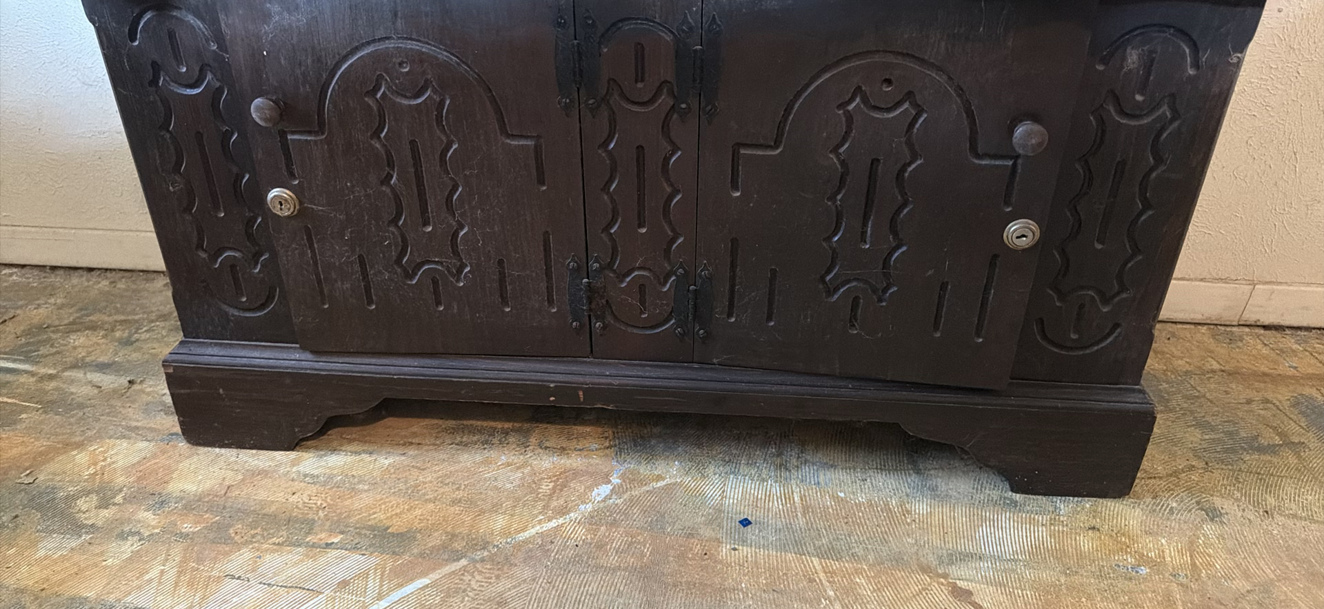 Carved dark wood display Gun cabinet with glass door - image 9 of 11