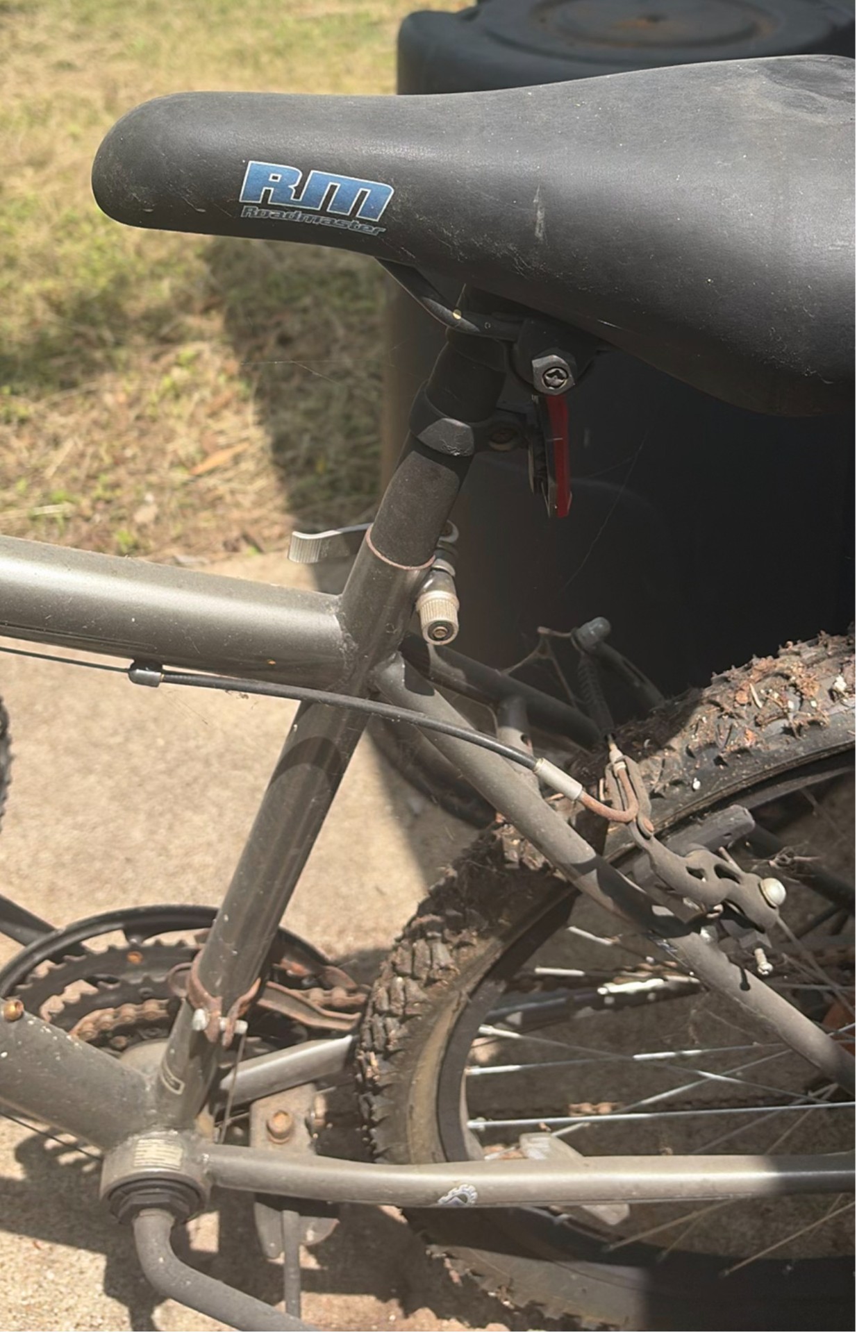 Roadmaster mountain bicycle with triple crankset - image 2 of 7