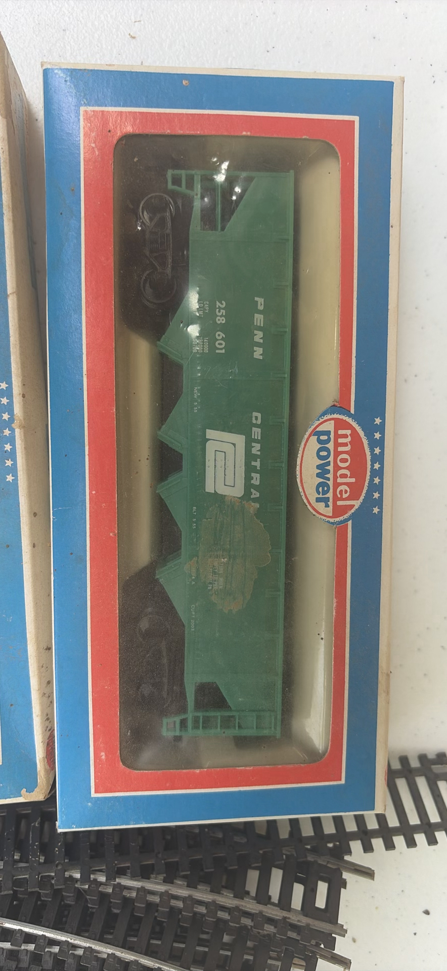 Model Power HO Scale Model Railroad Cars, Track, and Accessories - image 6 of 8