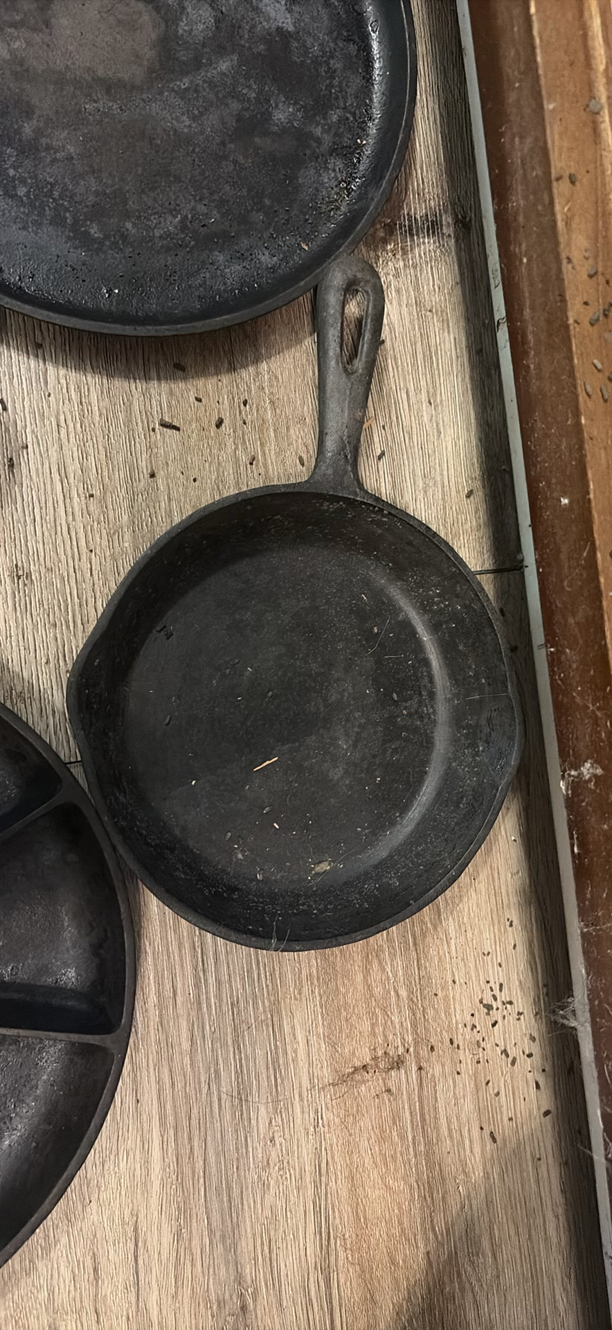 Cast iron cookware collection (dutch oven, segmented skillet, and ribbed grill pans) - image 4 of 6