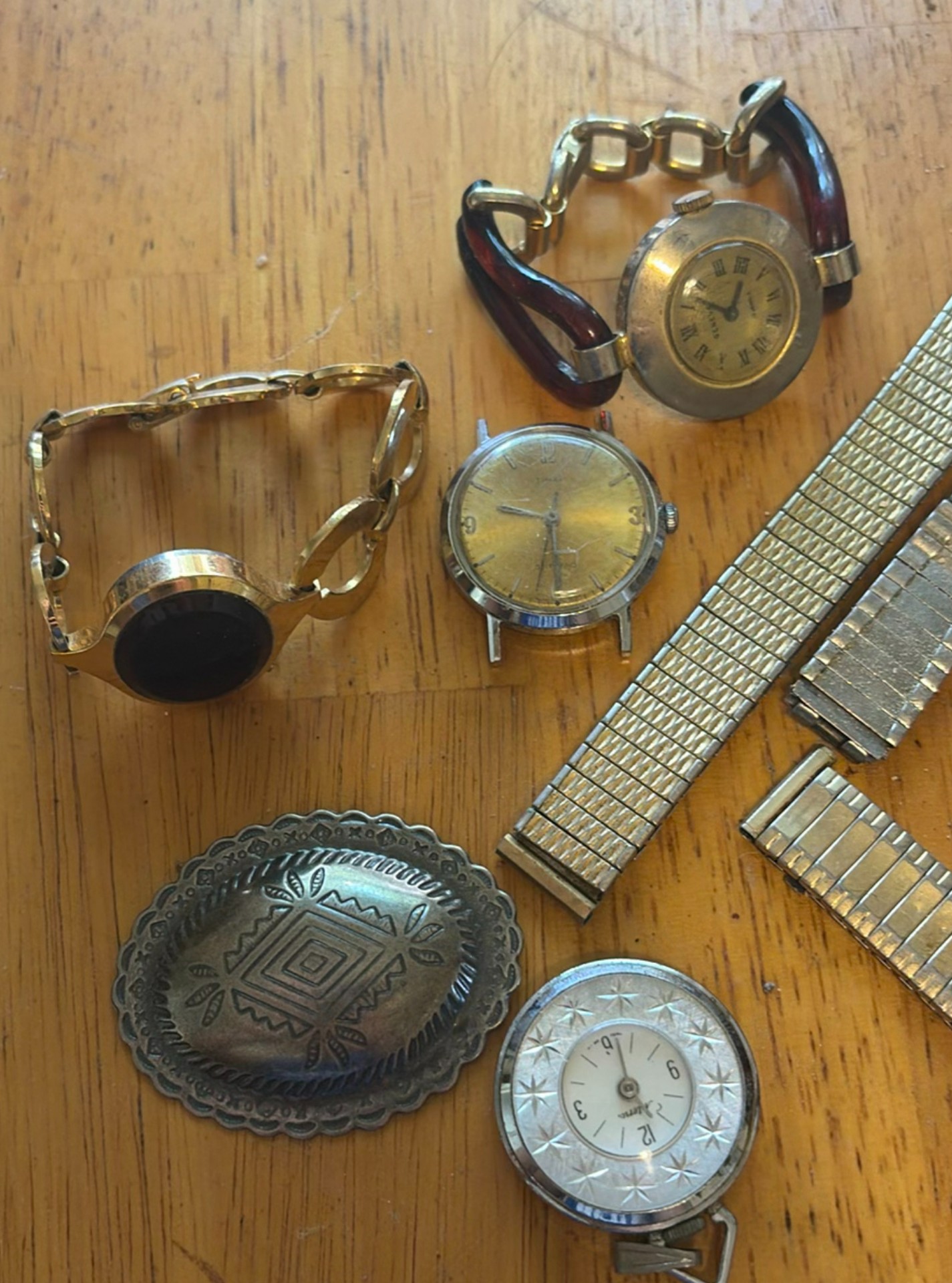 Assorted vintage watches and watch bands - image 2 of 8