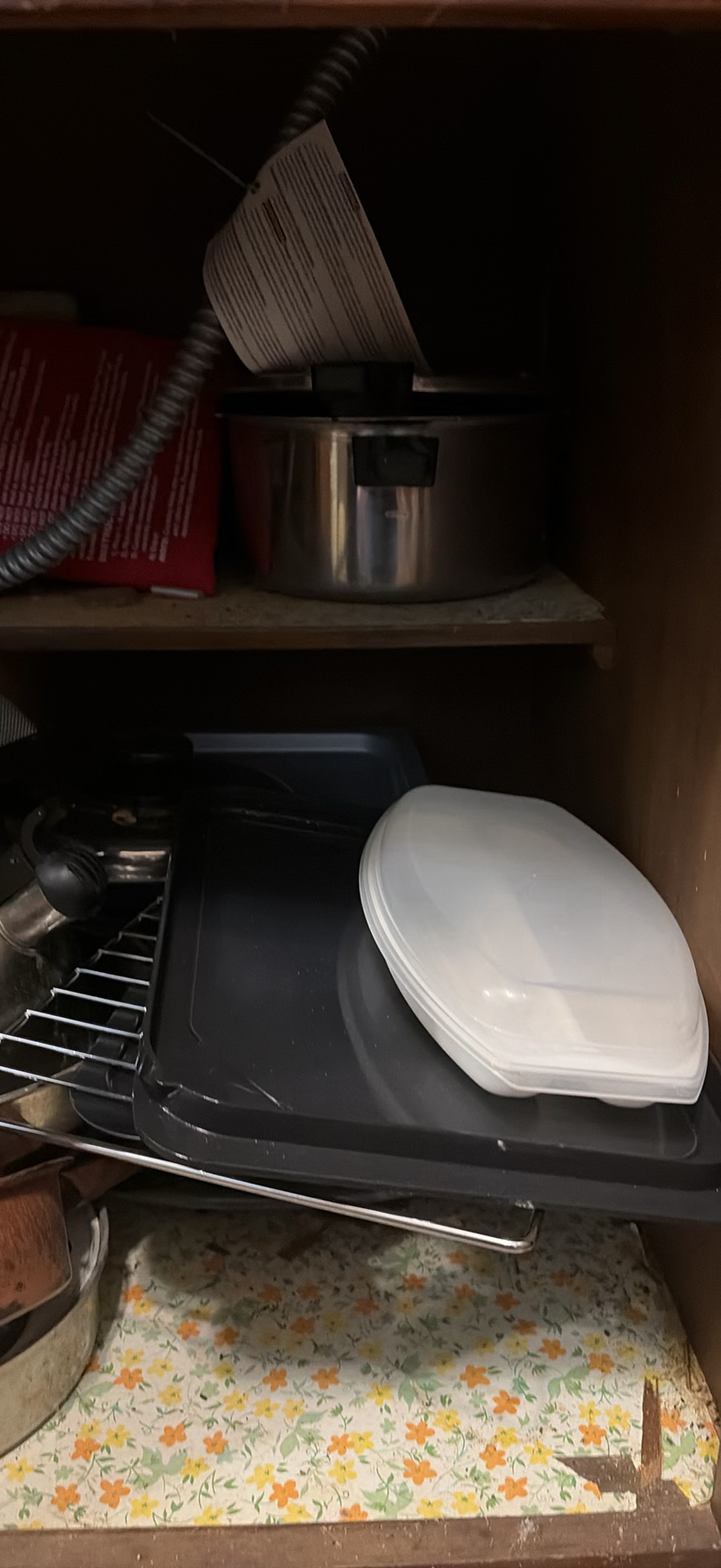 Assorted kitchen cookware and accessories - image 2 of 9