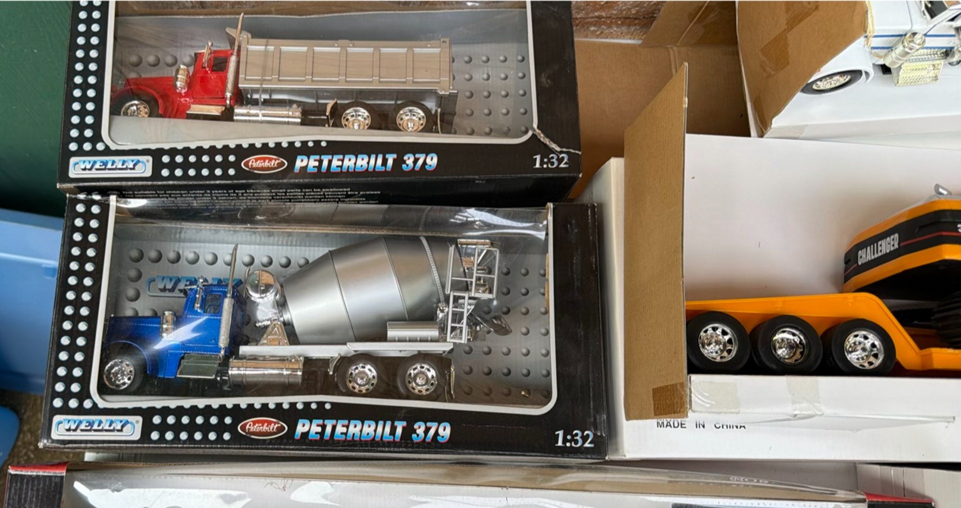 Scale-model toy trucks and construction equipment - image 4 of 7