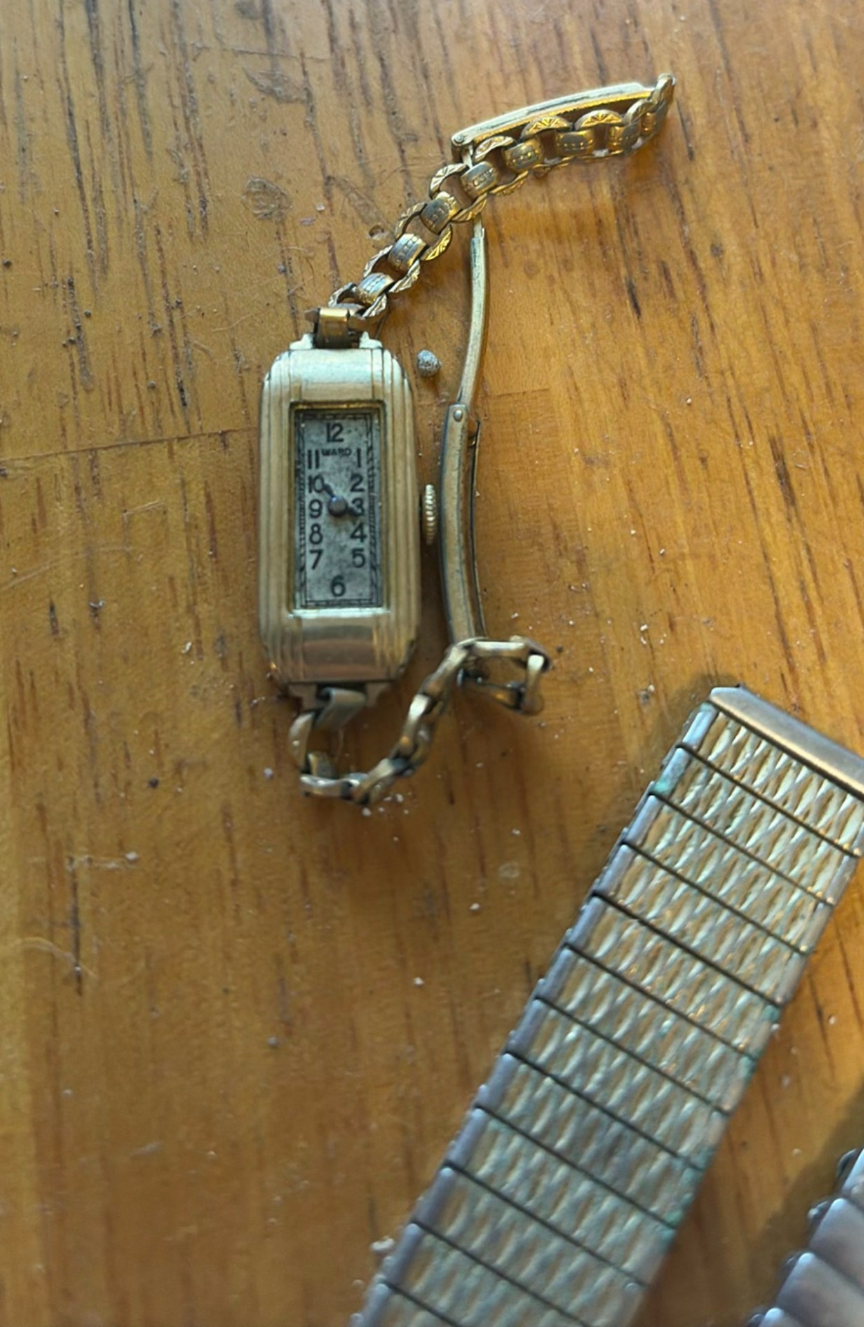 Assorted vintage watches and watch bands - image 8 of 8