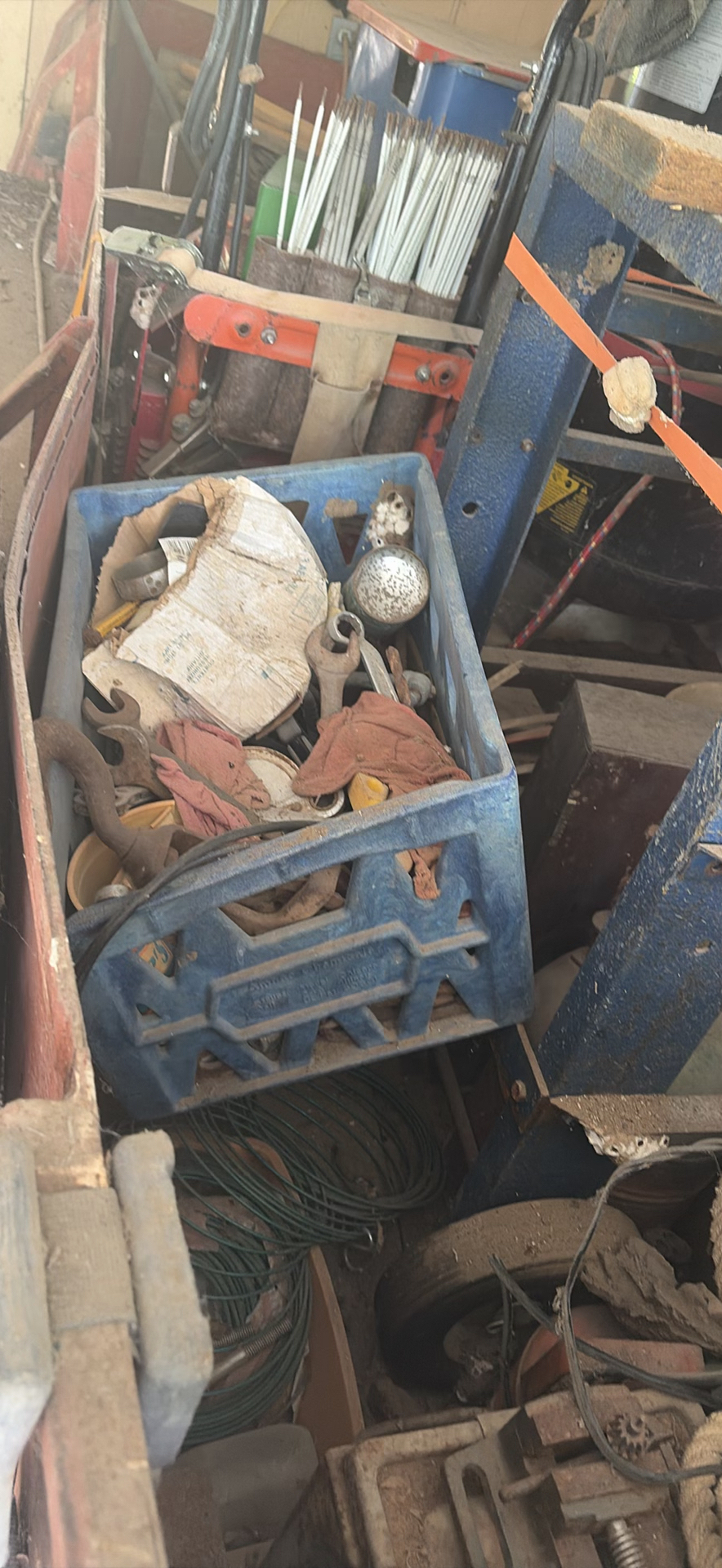 Converted twin axle horse trailer with welding equipment and tools - image 4 of 24