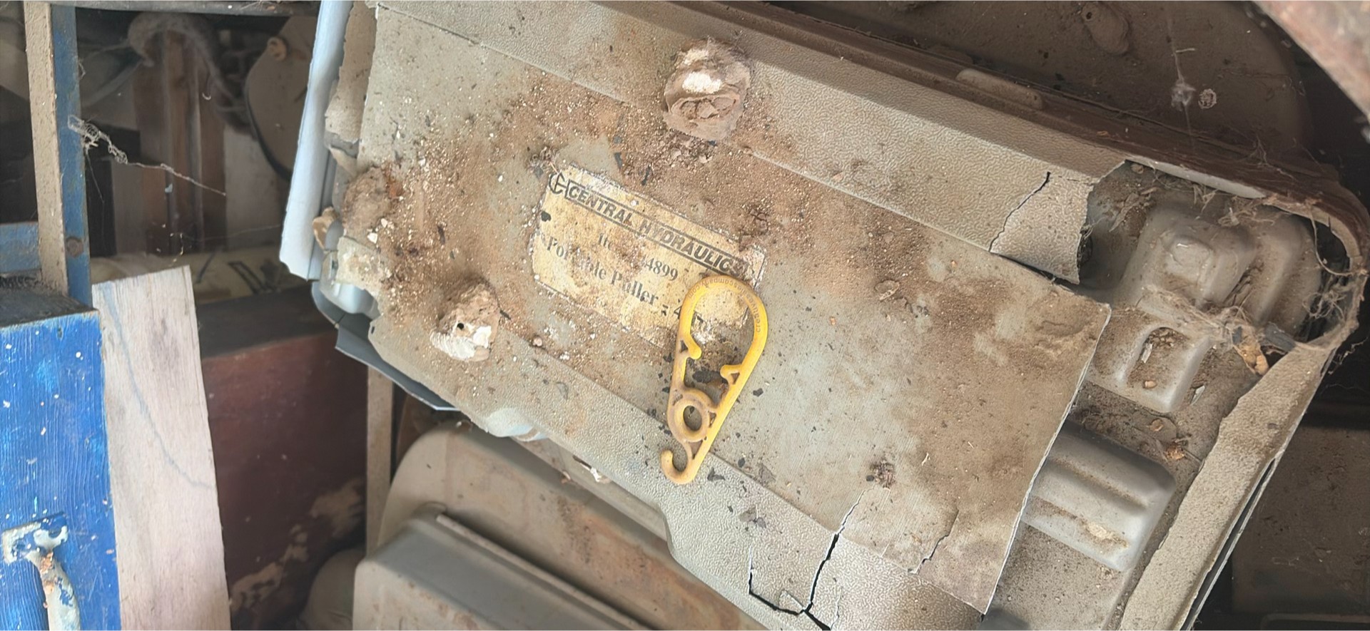Converted twin axle horse trailer with welding equipment and tools - image 18 of 24
