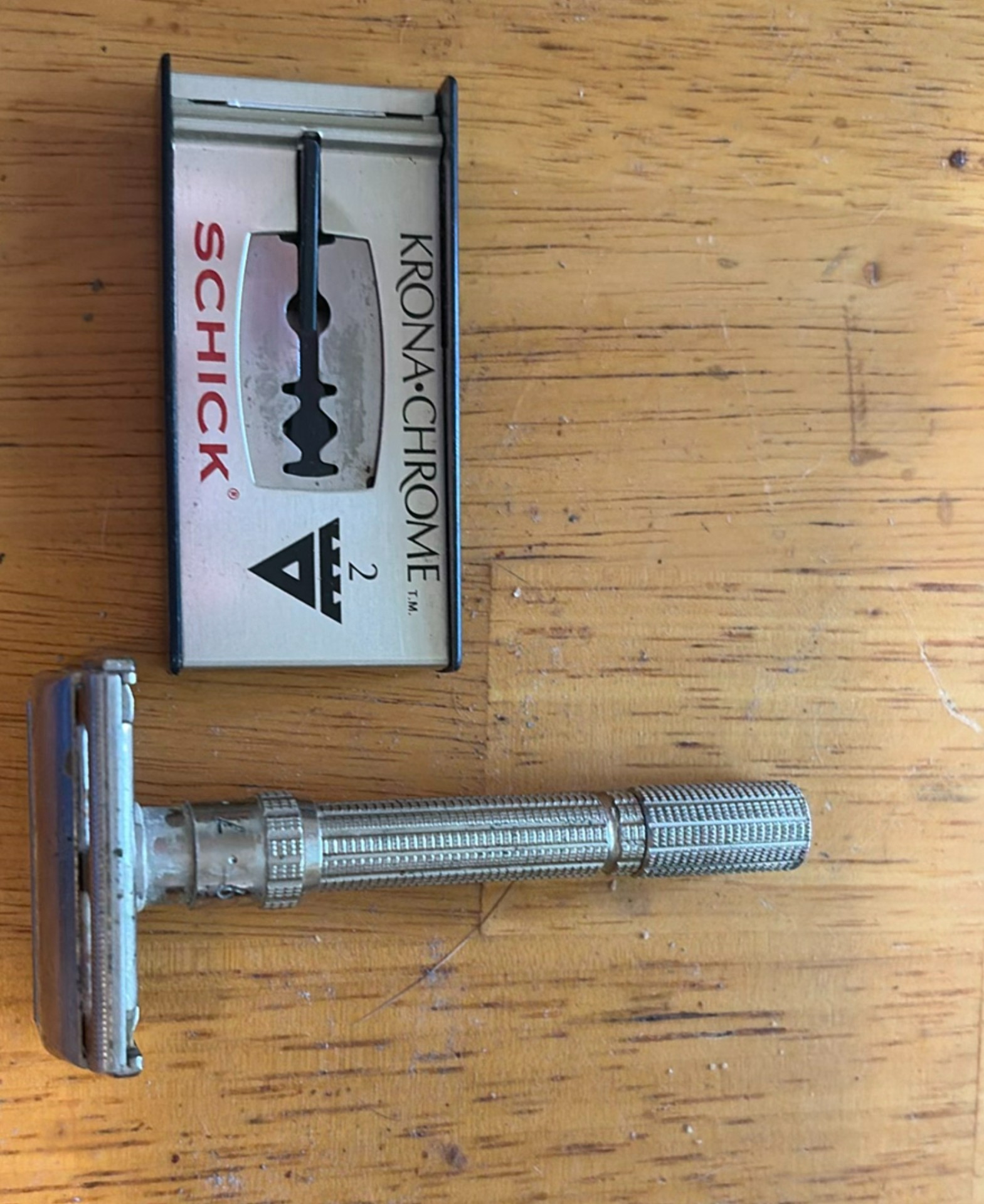 Schick Krona-Chrome safety razor with blade box - image 3 of 4