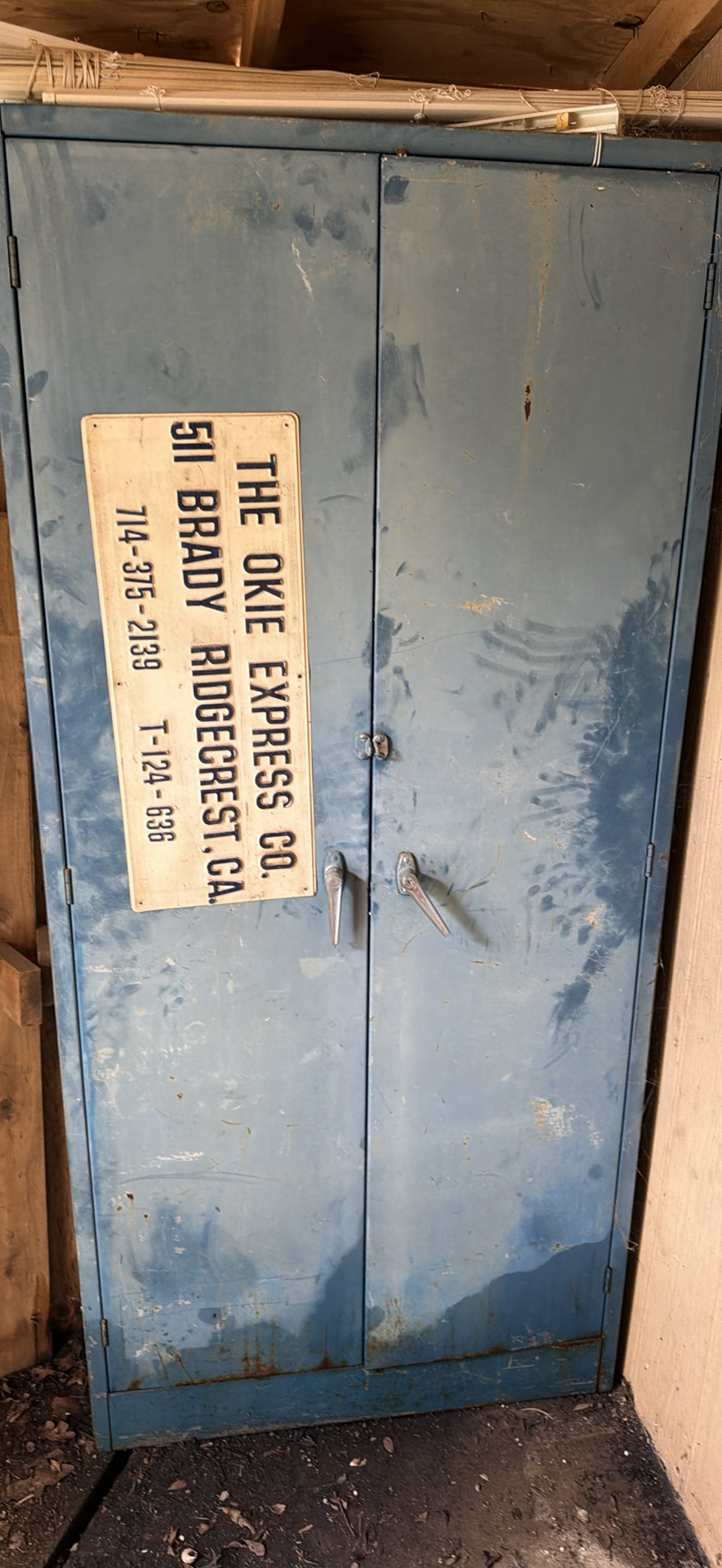 Blue metal cabinet with gas cylinder, helmet and assorted workshop items - image 1 of 6