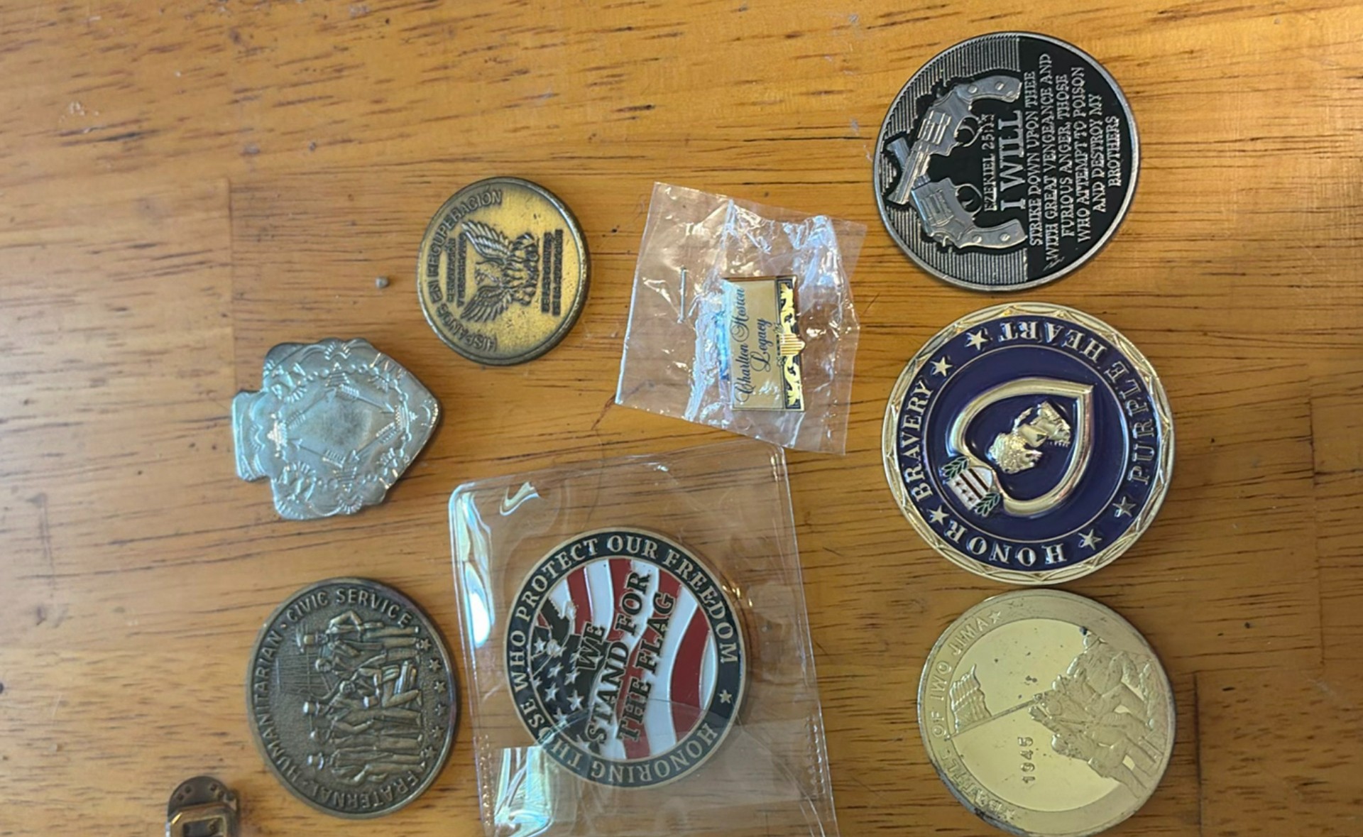 Military-themed collectible coins, medallions, patches, and pins - image 3 of 7