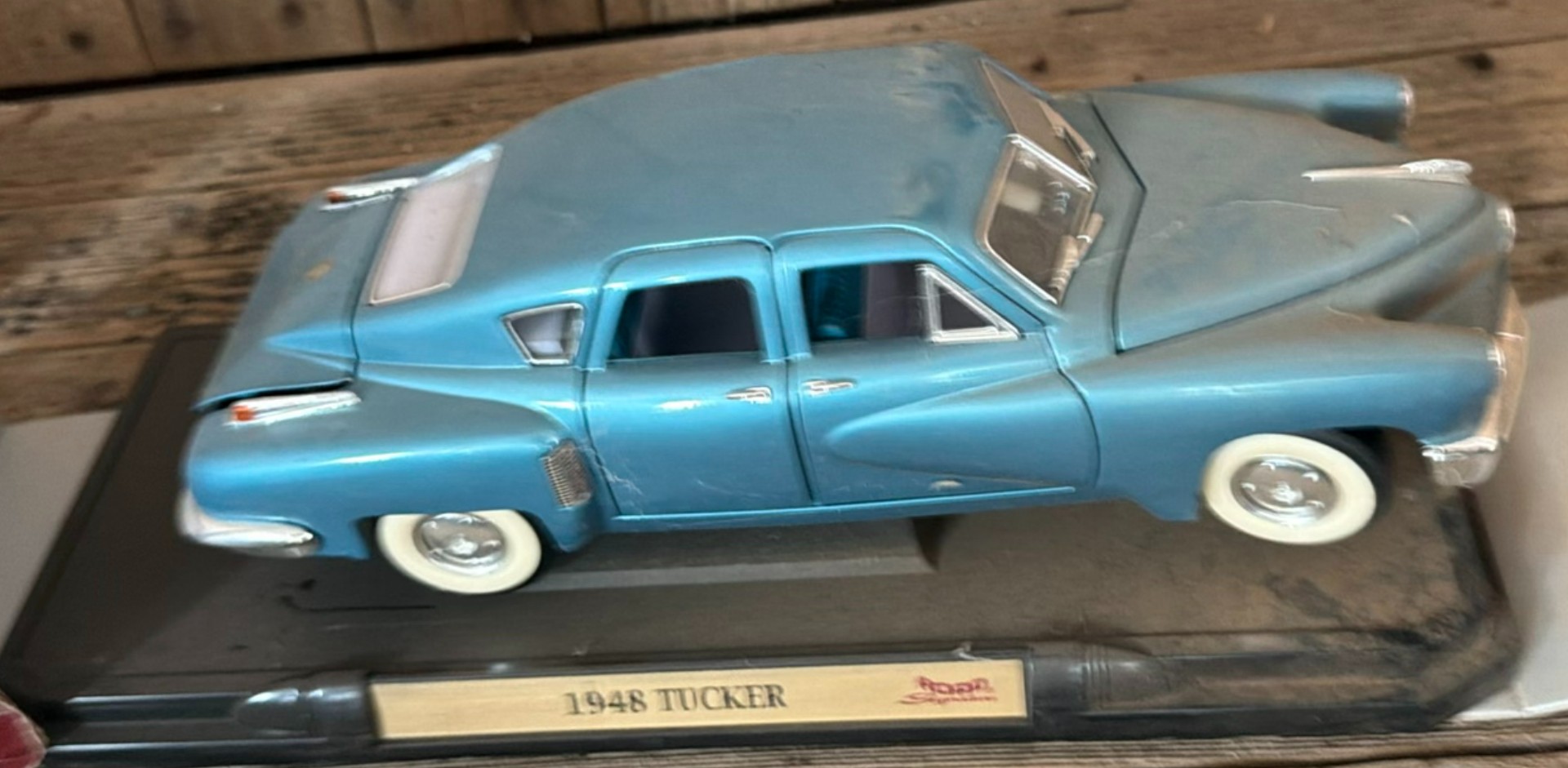 Diecast car models collection: 1948 Tucker and Cadillac Eldorado Biarritz - image 3 of 9
