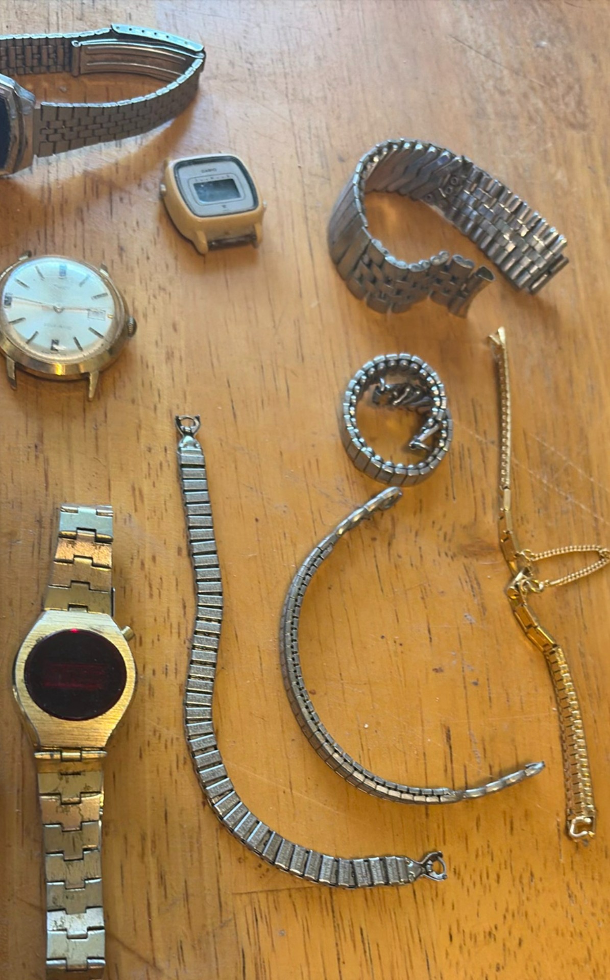 Assorted vintage watches and metal jewelry - image 5 of 8