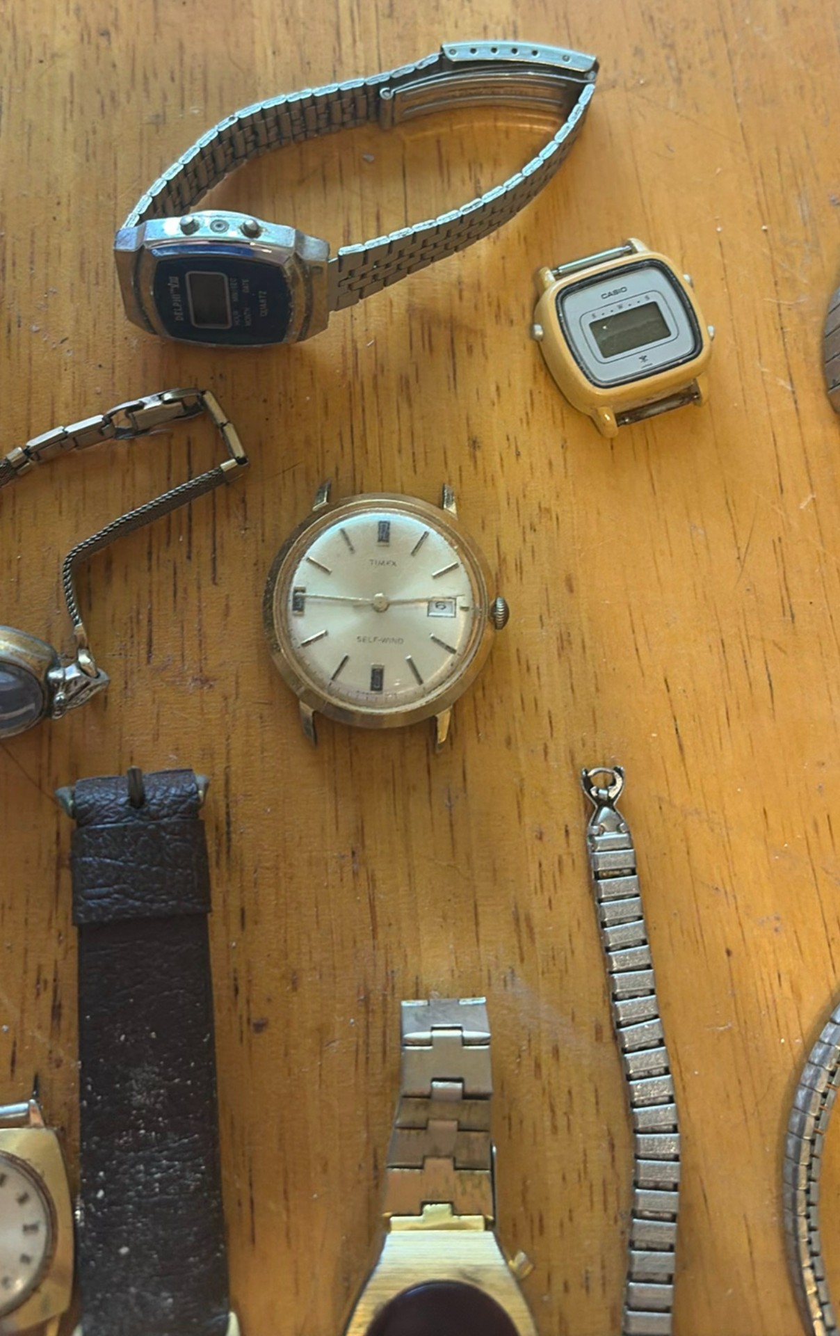 Assorted vintage watches and metal jewelry - image 7 of 8
