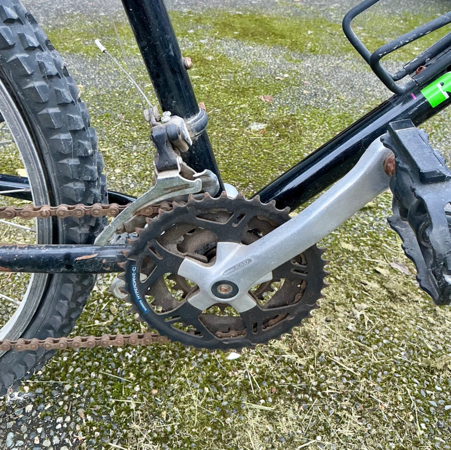 Raleigh M501 mountain bike with rear pannier bags - image 9 of 9