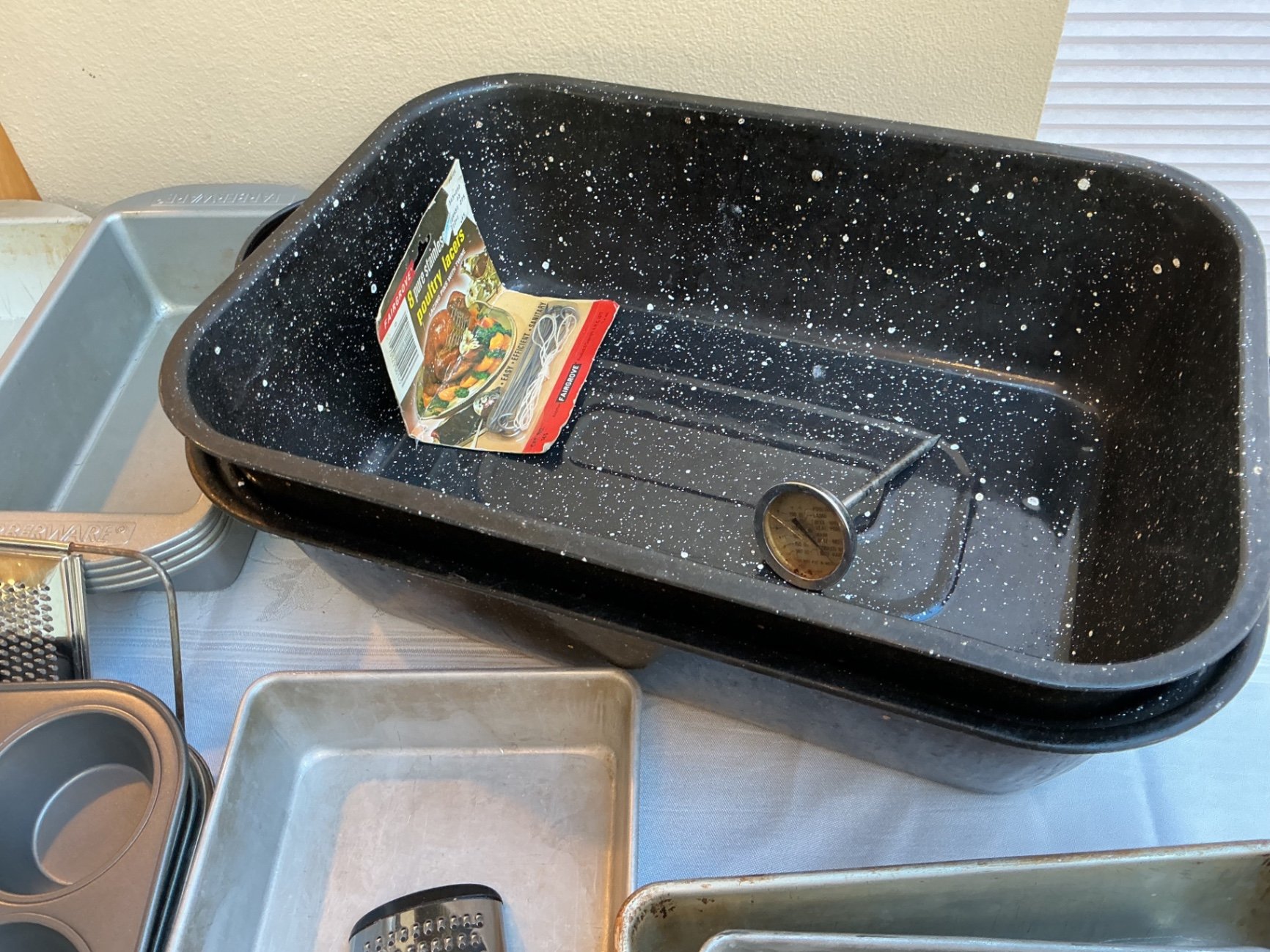 Metal cookware, Bakeware, Utensils - image 7 of 7