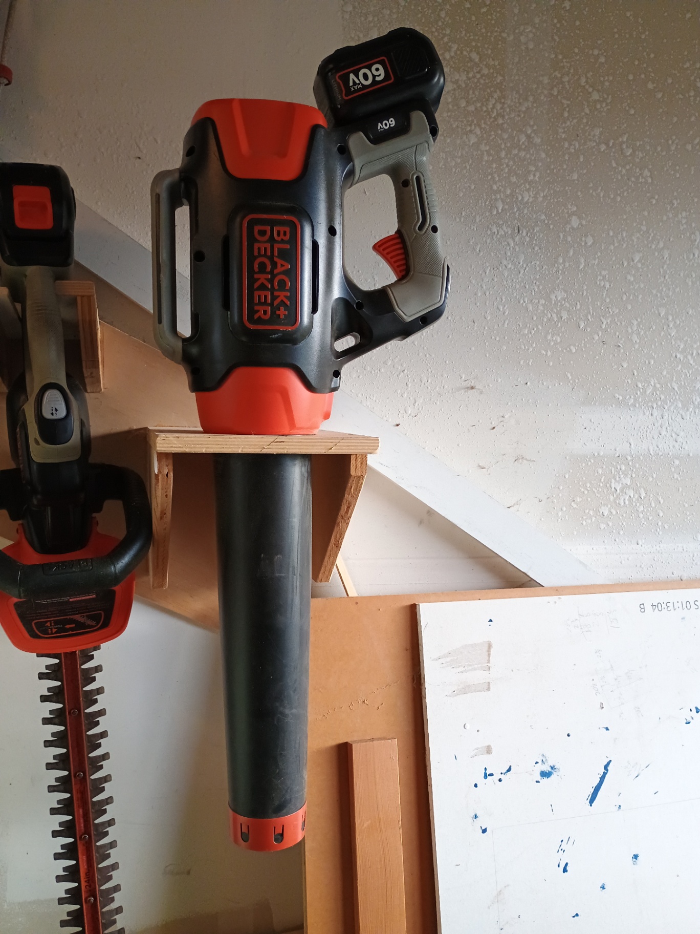 Black+Decker cordless yard tools and attachments - image 4 of 6