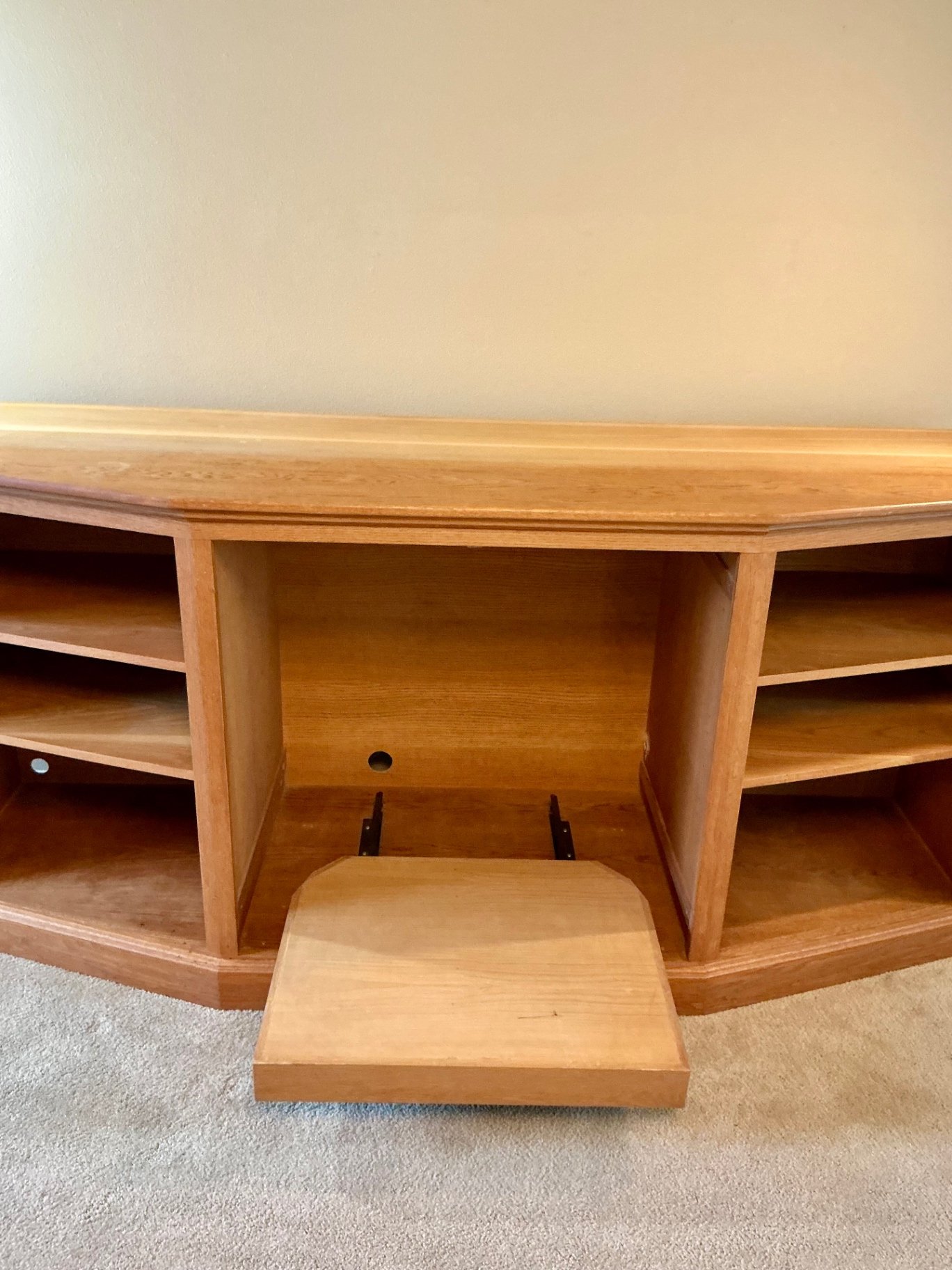 Oak curved-front cabinet - image 3 of 4