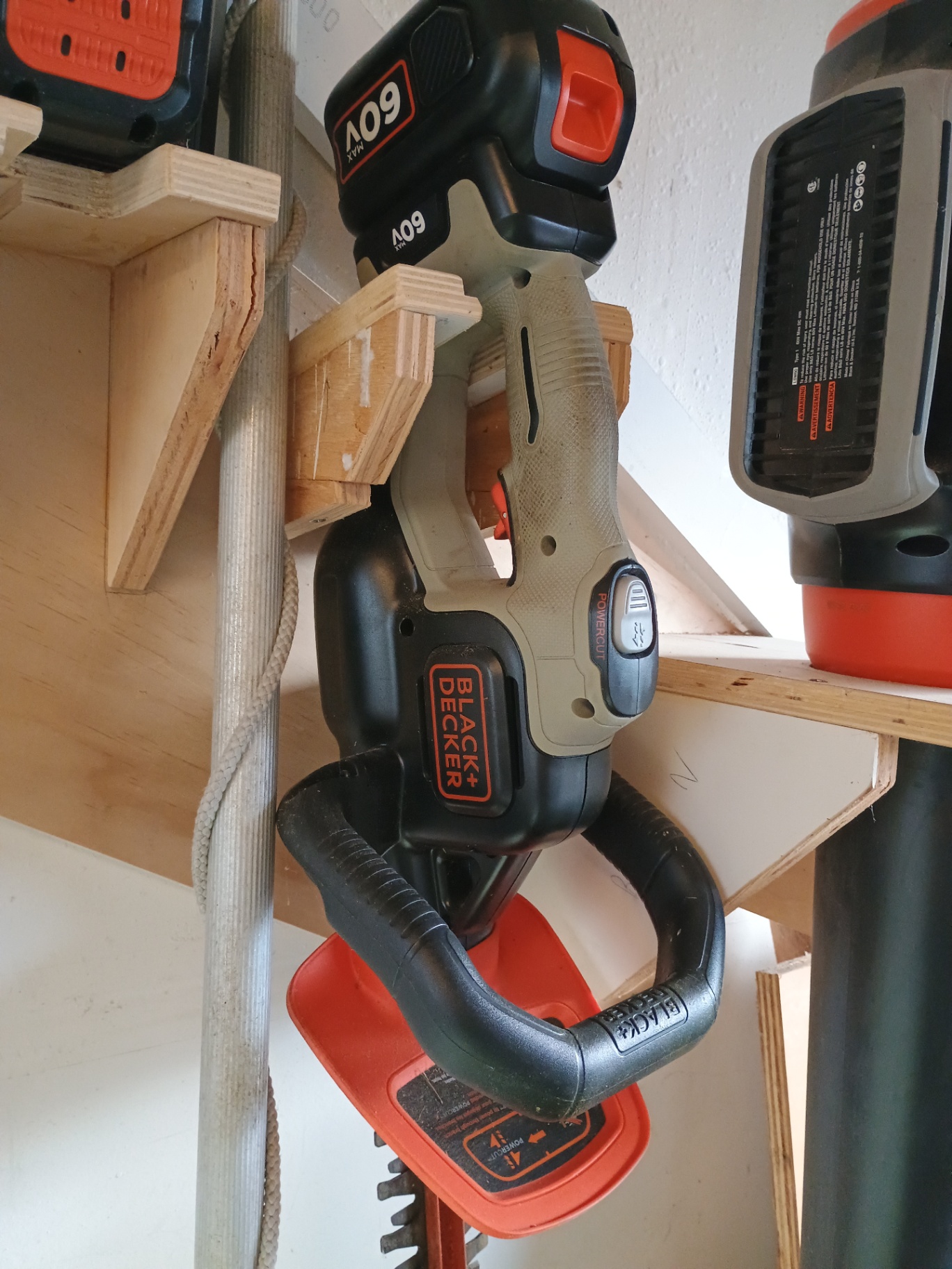 Black+Decker cordless yard tools and attachments - image 3 of 6