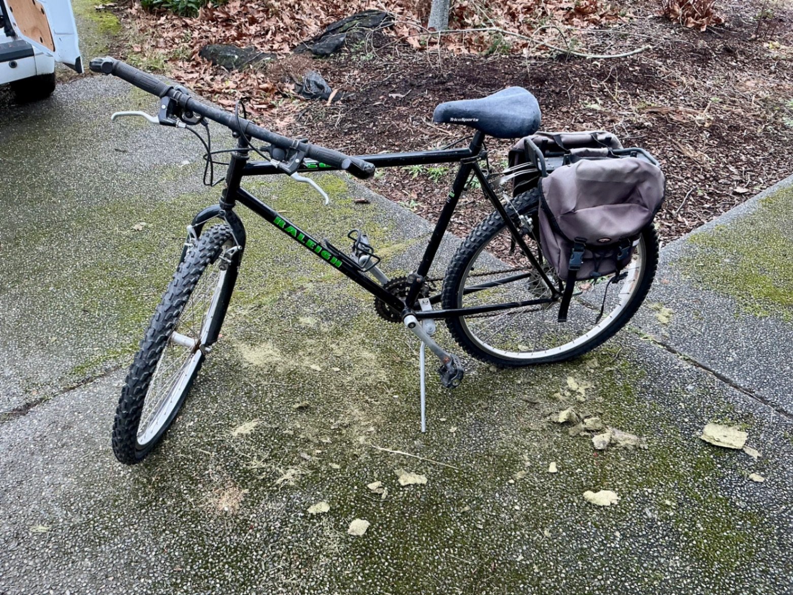 Raleigh M501 mountain bike with rear pannier bags - image 2 of 9