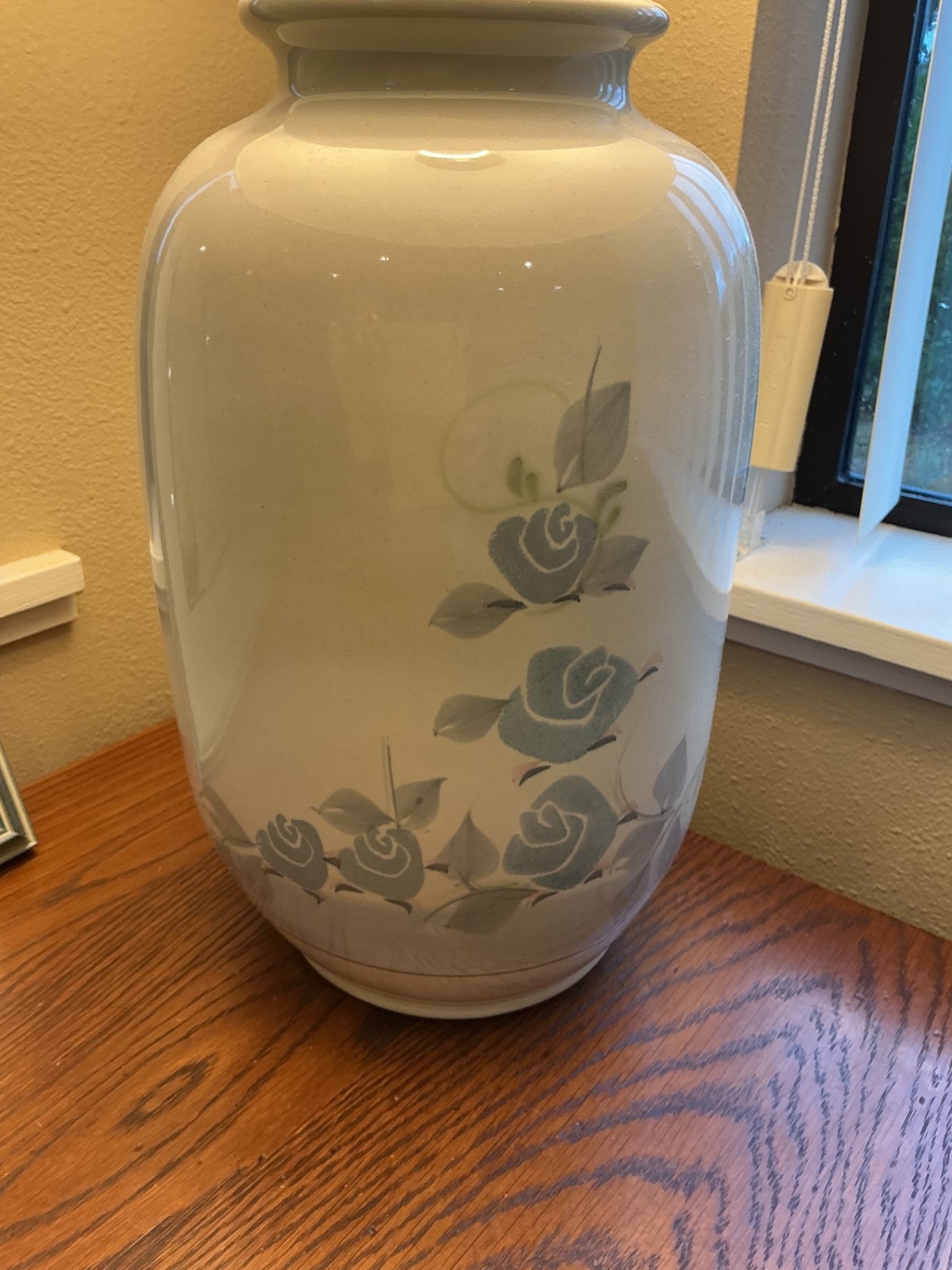 Pair of blue velvet tufted barrel armchairs, lamp & print - image 9 of 11