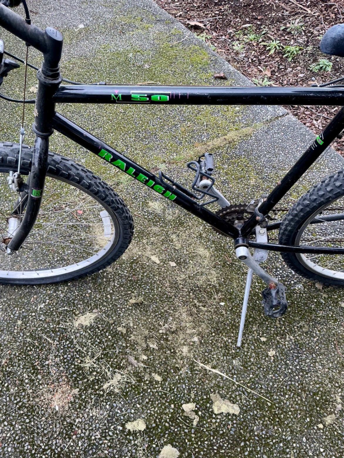 Raleigh M501 mountain bike with rear pannier bags - image 3 of 9