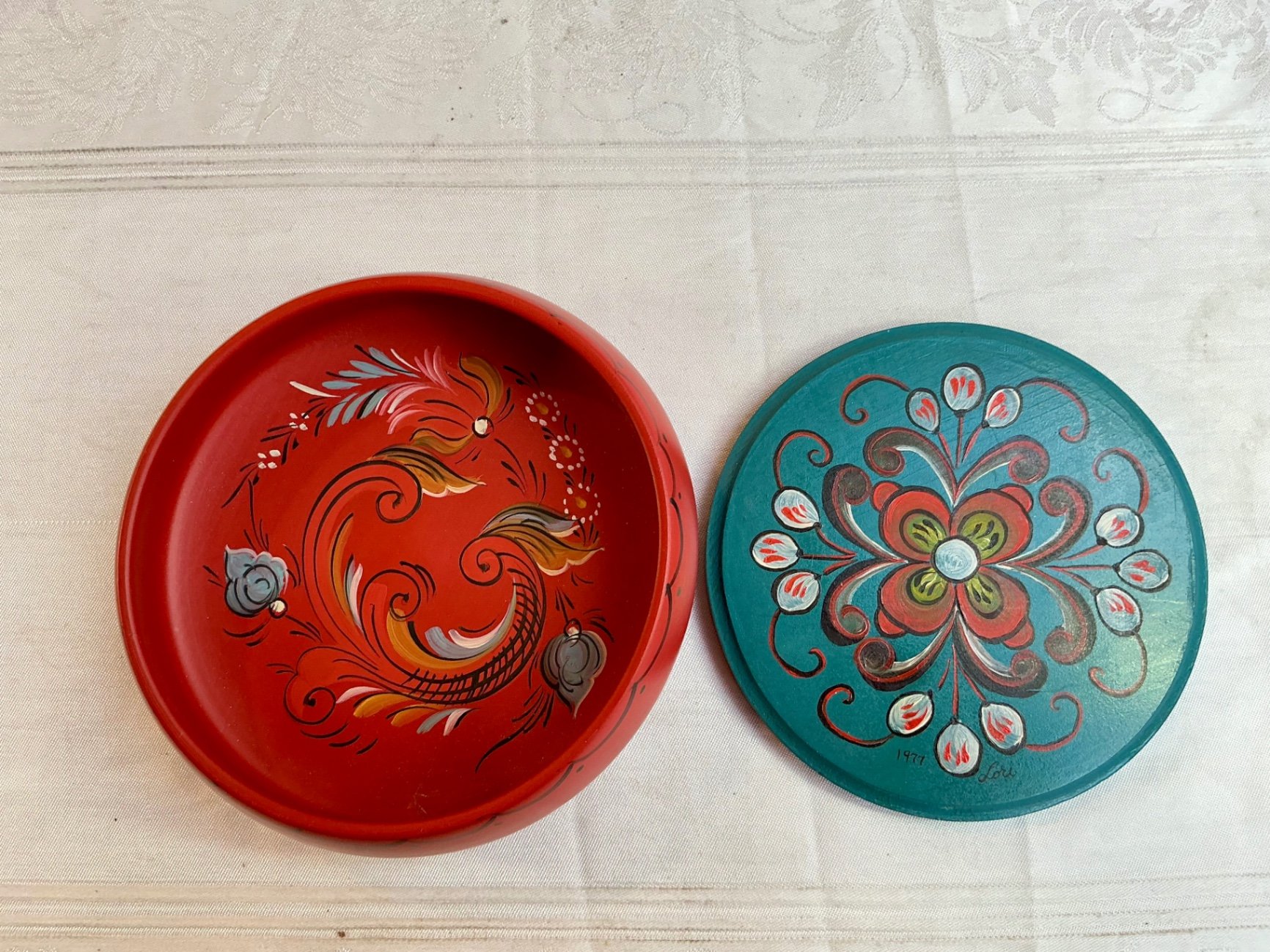 Copper Trays and Decorative Accessories - image 5 of 8