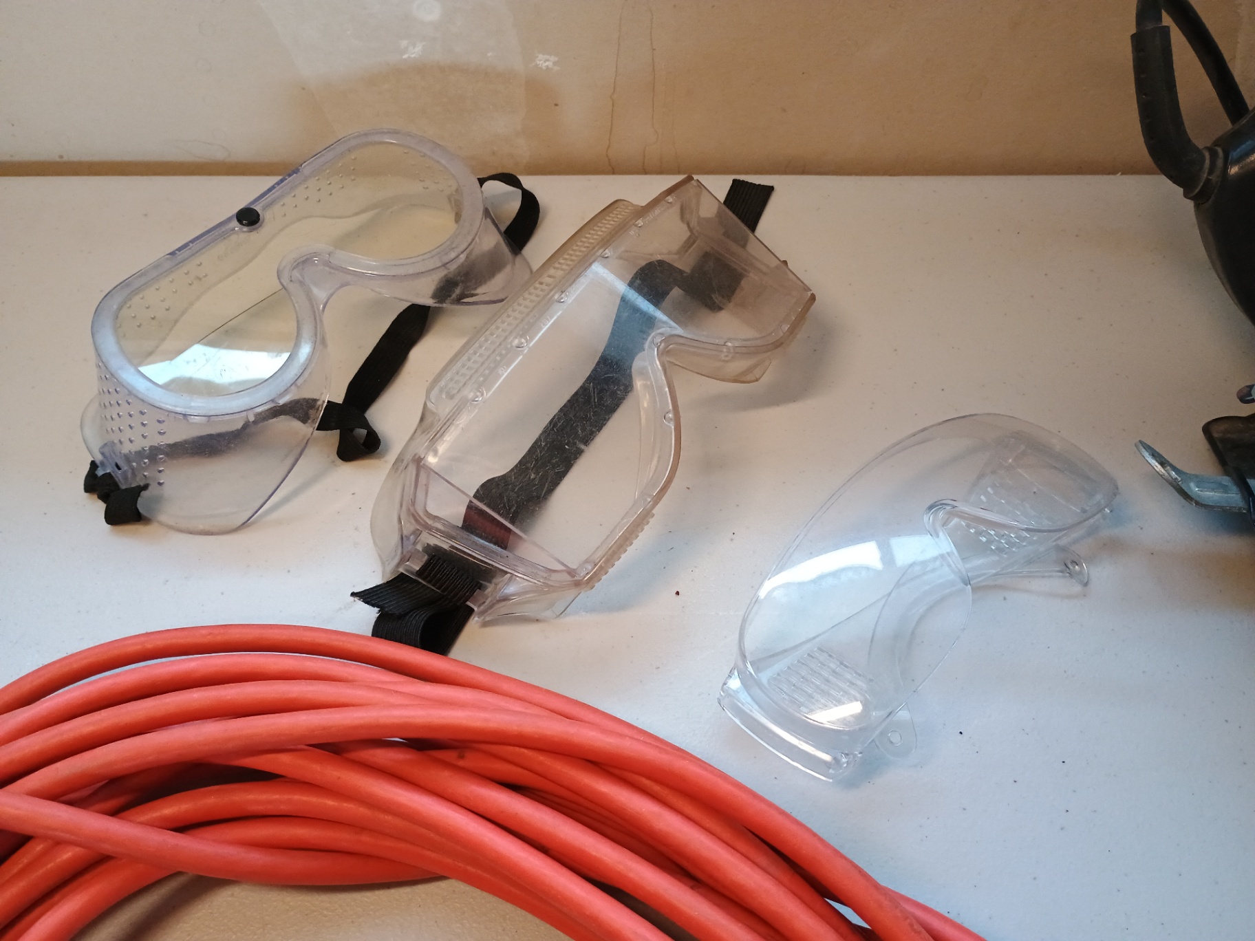 Extension cord, safety goggles, respirator, and circular saw - image 3 of 5