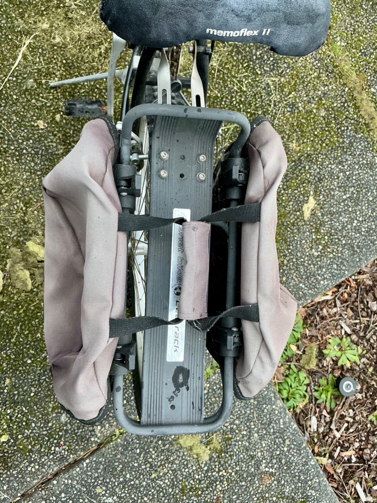 Raleigh M501 mountain bike with rear pannier bags - image 5 of 9