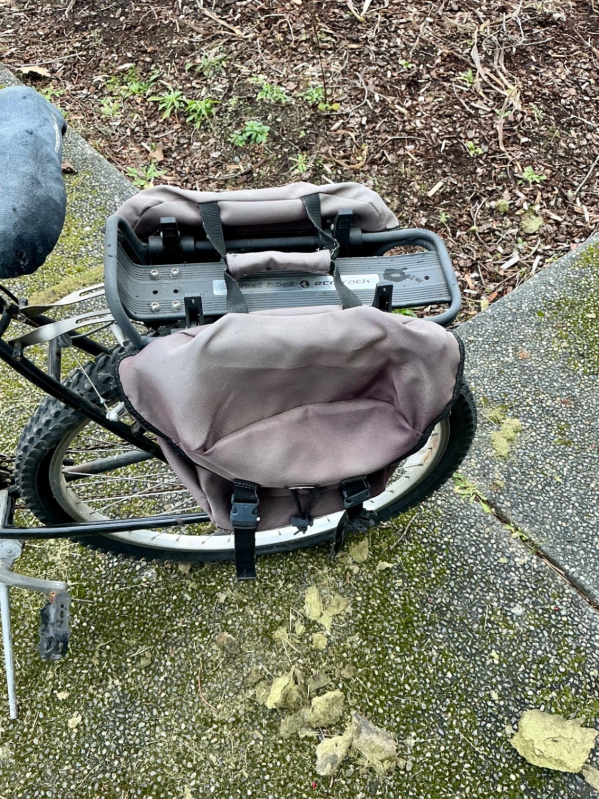 Raleigh M501 mountain bike with rear pannier bags - image 4 of 9