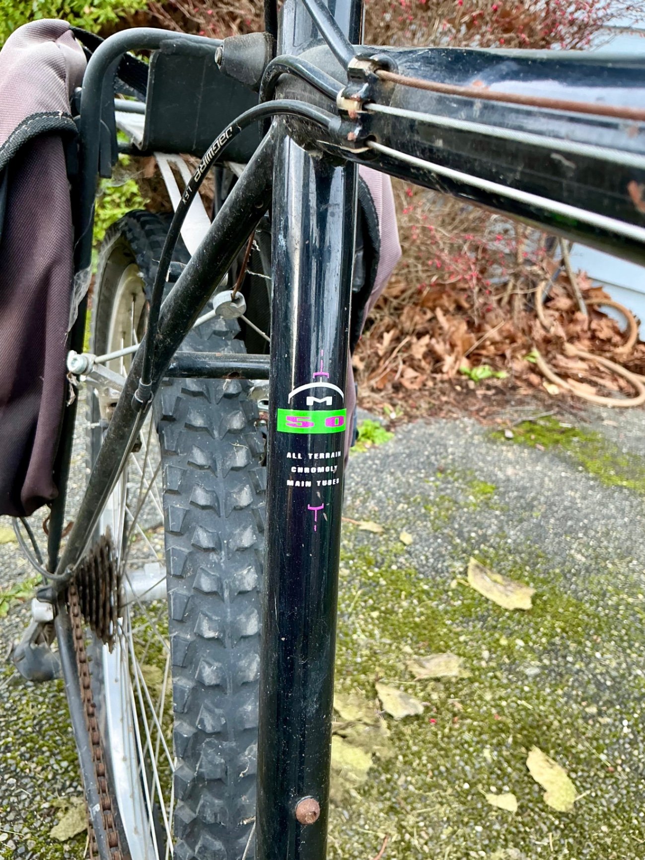 Raleigh M501 mountain bike with rear pannier bags - image 7 of 9