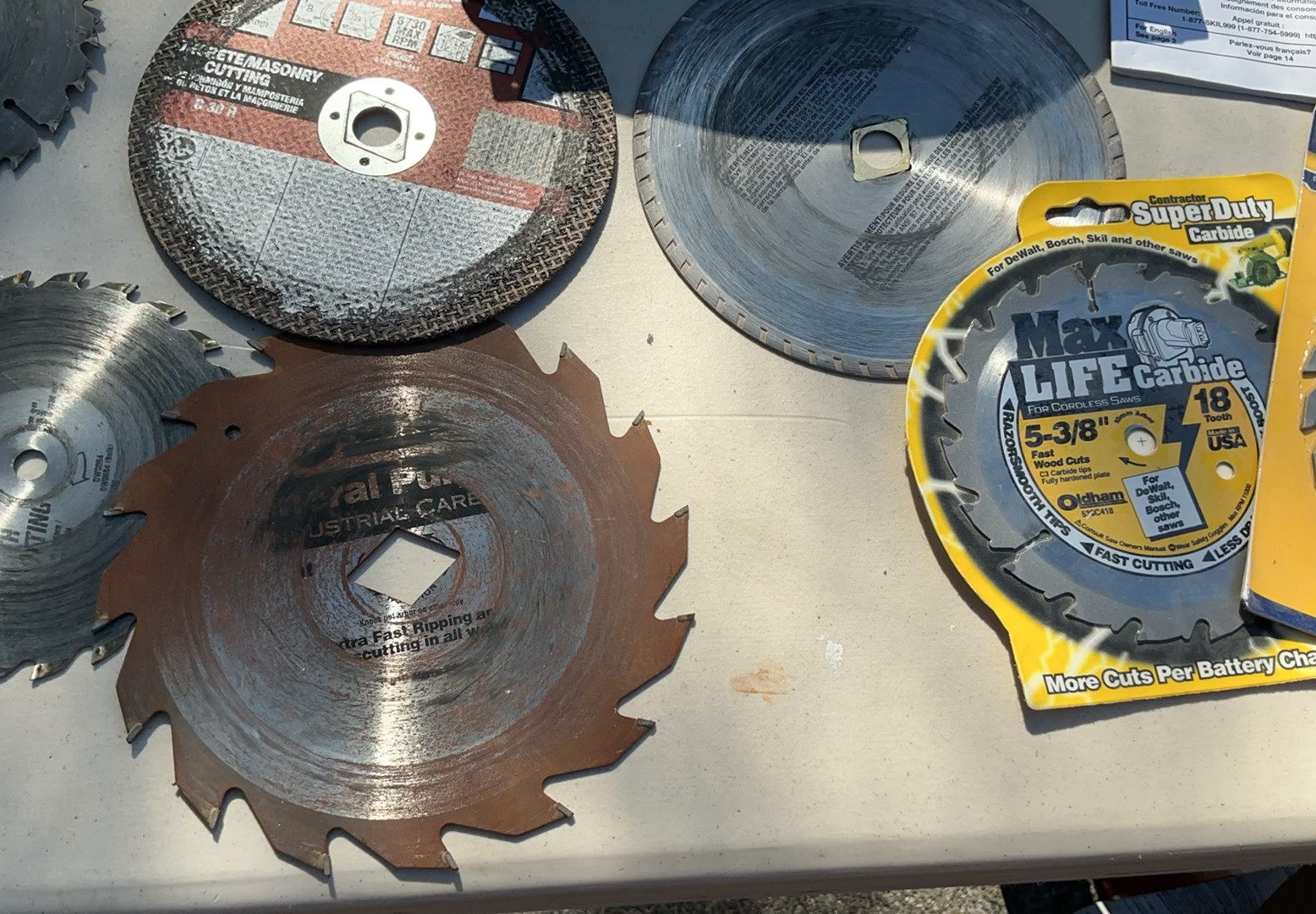 Skilsaw Circular Saw, SKIL Jigsaw, and Assorted Saw Blades - image 5 of 6