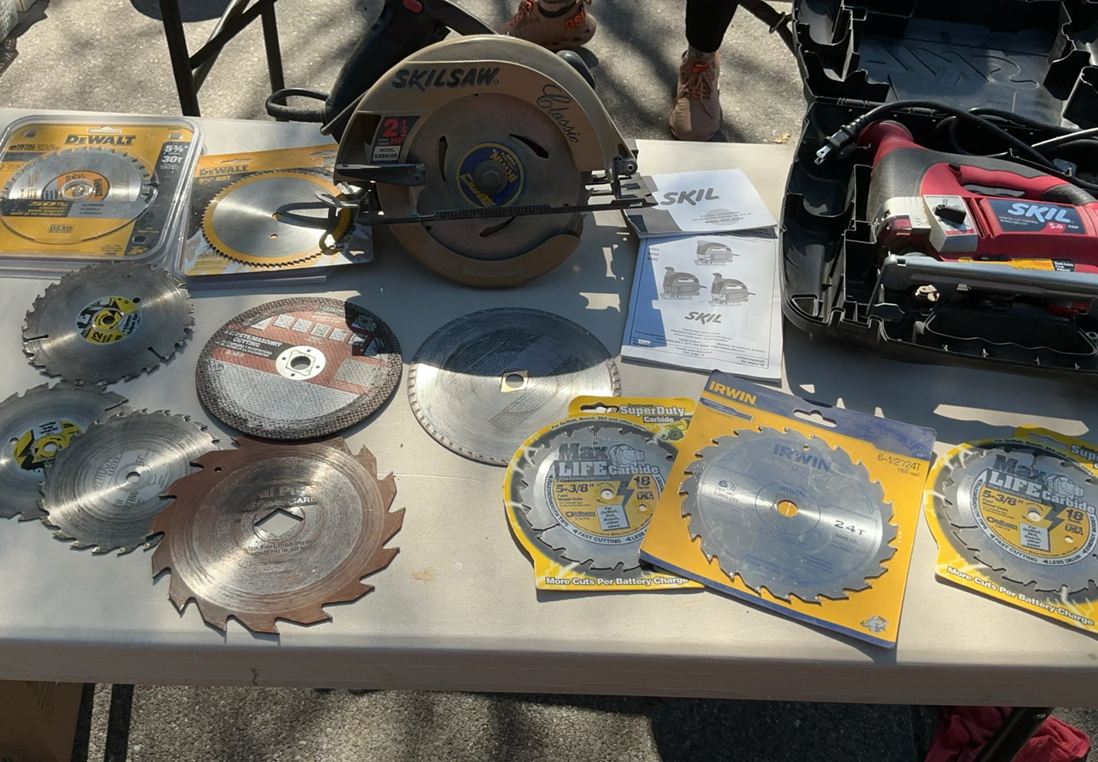 Skilsaw Circular Saw, SKIL Jigsaw, and Assorted Saw Blades - image 1 of 6