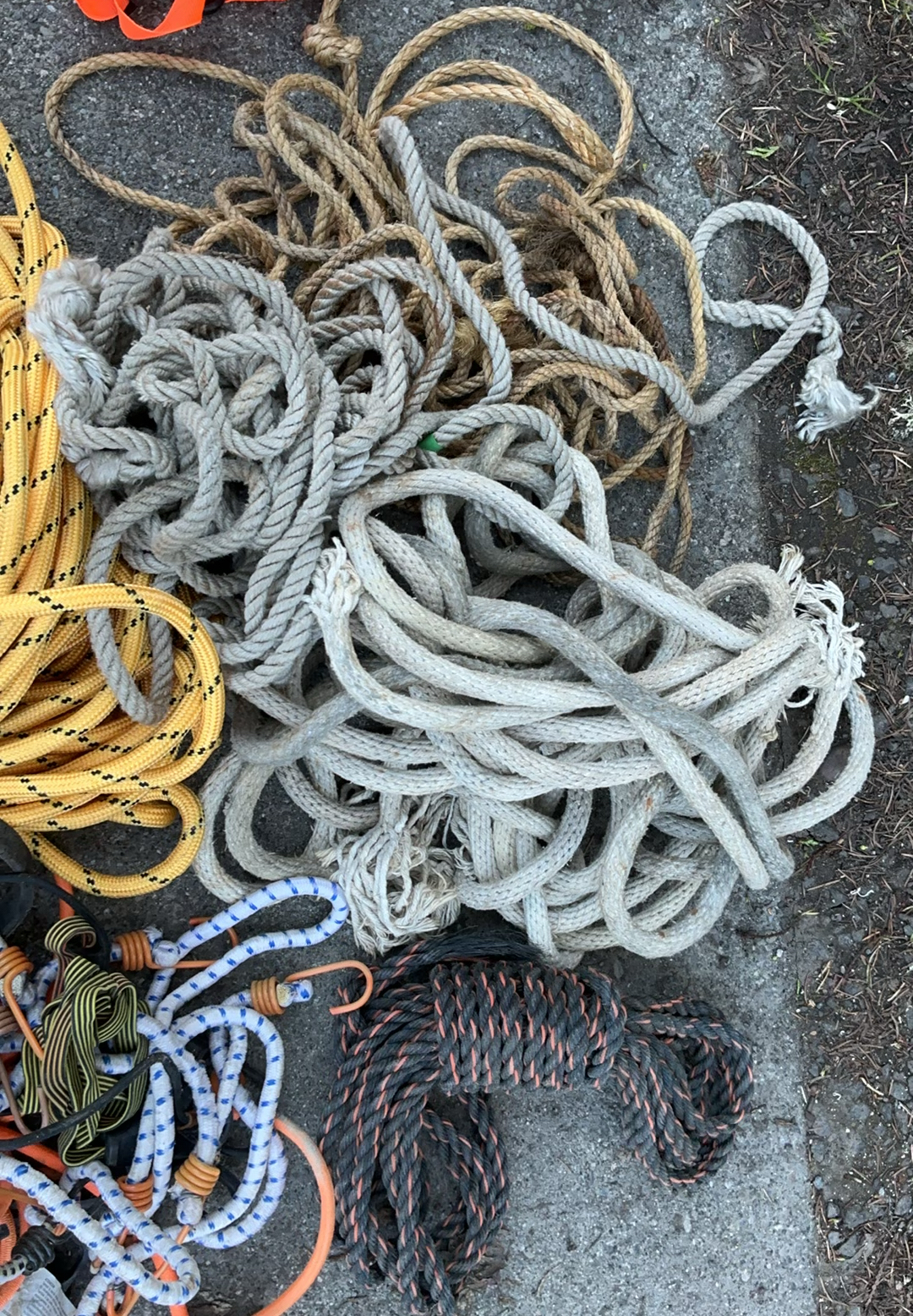 Tub Of Ropes - image 3 of 5