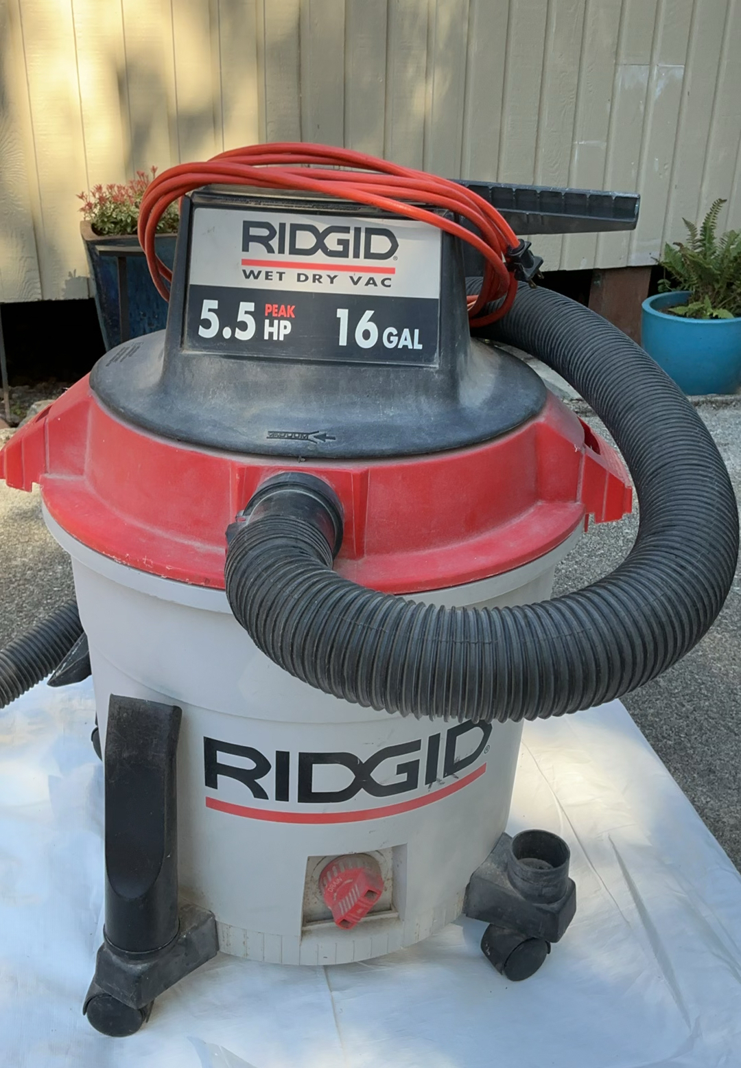 Rigid Wet Dry Vac - image 2 of 6