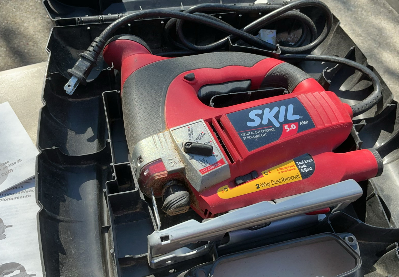 Skilsaw Circular Saw, SKIL Jigsaw, and Assorted Saw Blades - image 3 of 6