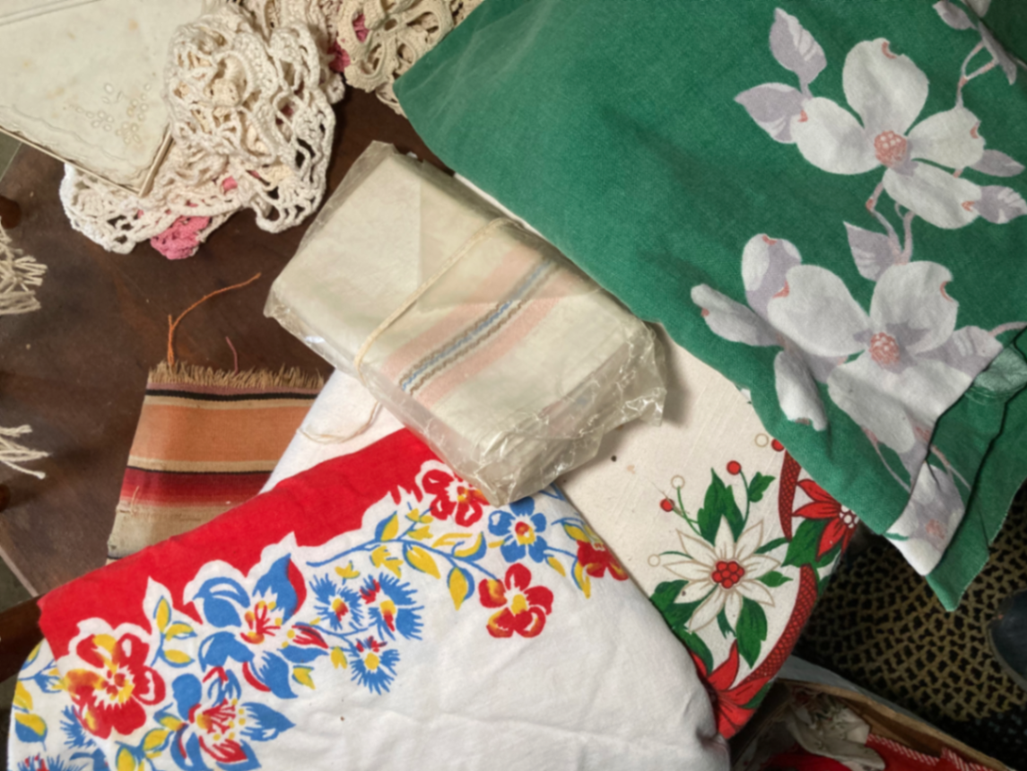 Assorted vintage textiles and crocheted items - image 6 of 12
