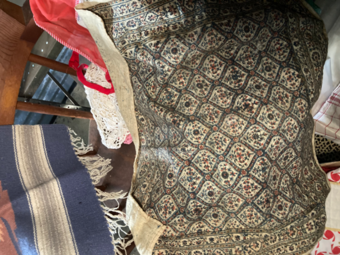 Assorted vintage textiles and crocheted items - image 8 of 12