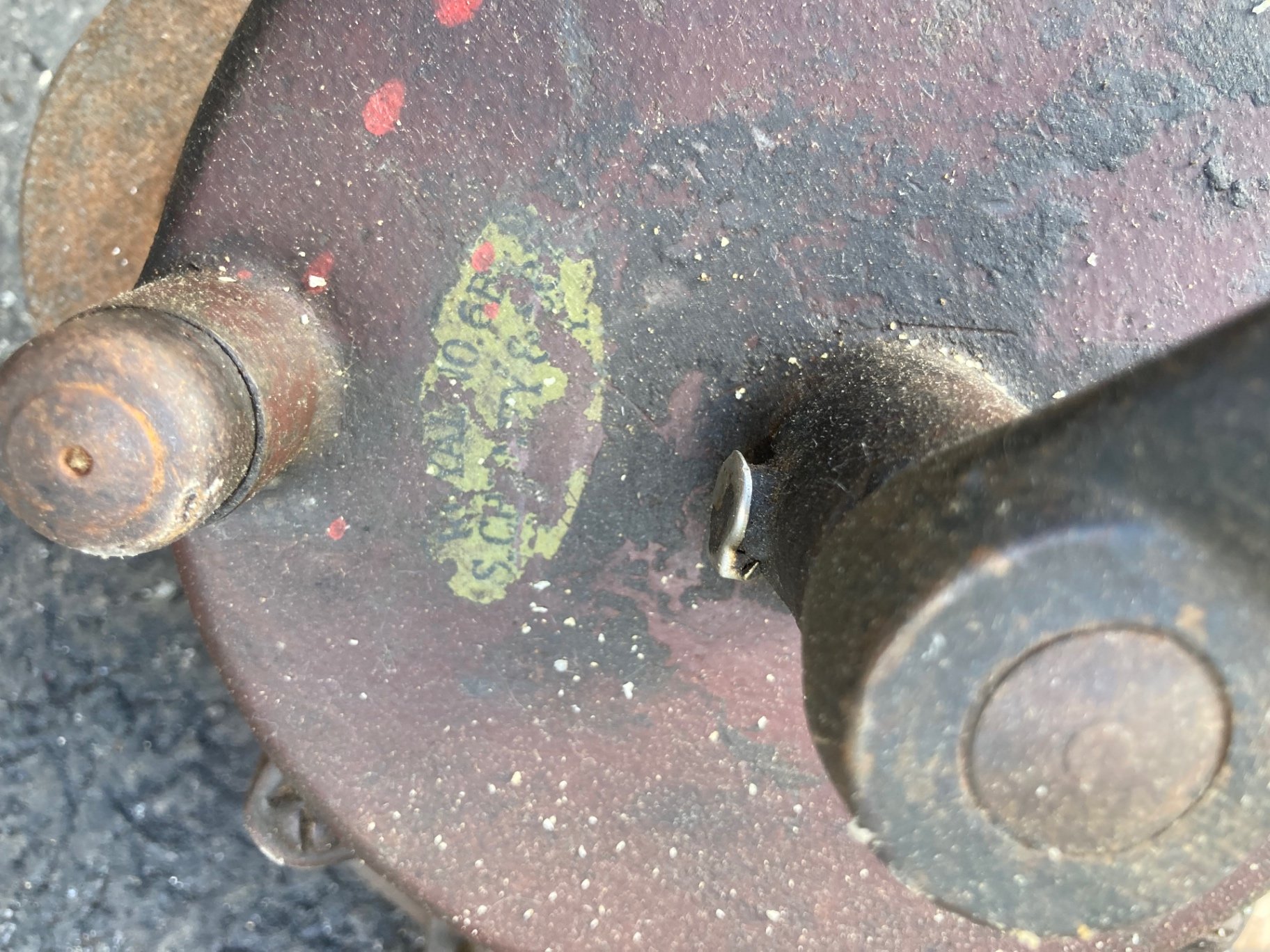 Rusty vintage hand-cranked workshop tool with wheel and clamp - image 6 of 6