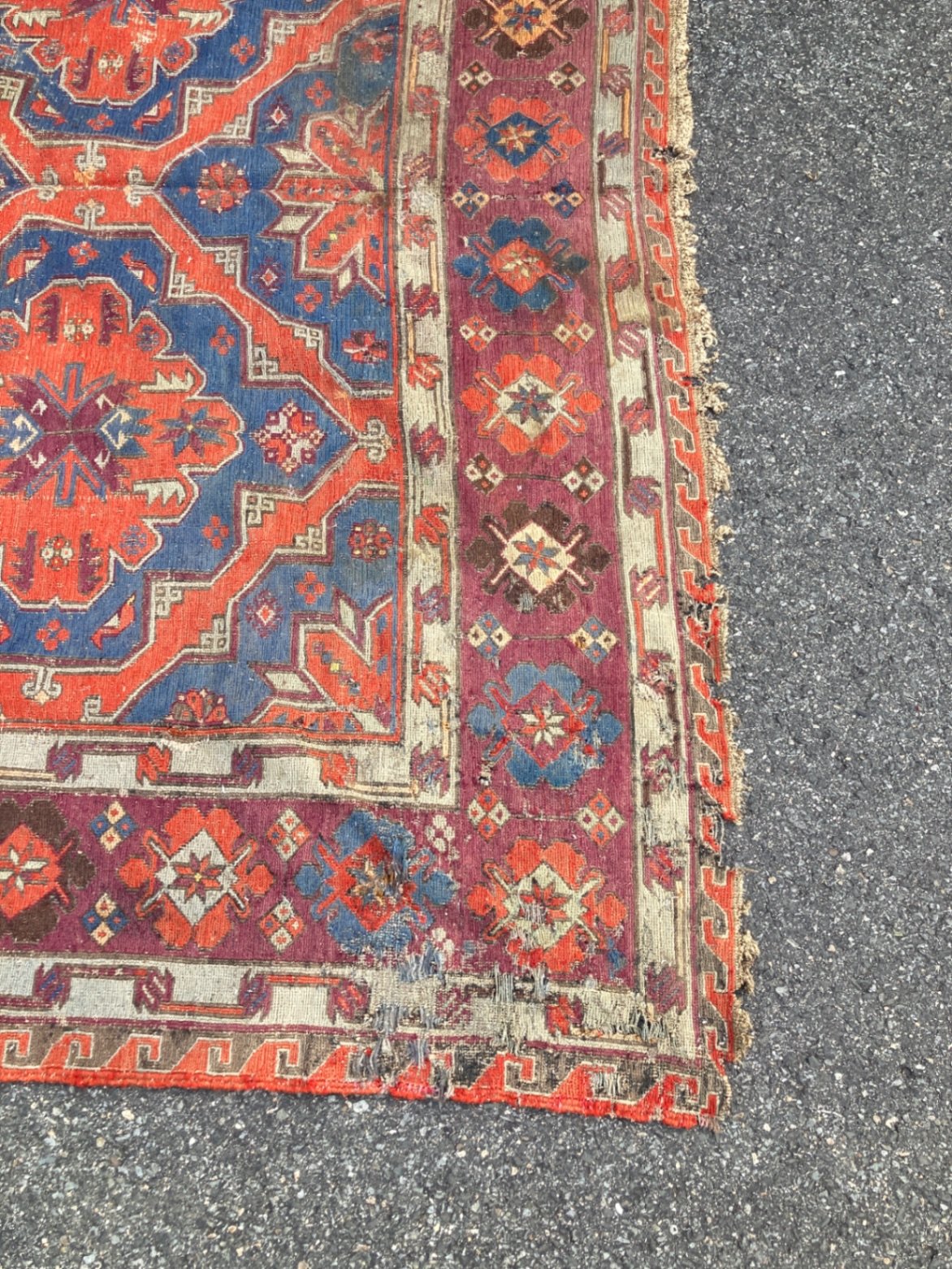 Persian-style geometric area rug - image 3 of 6