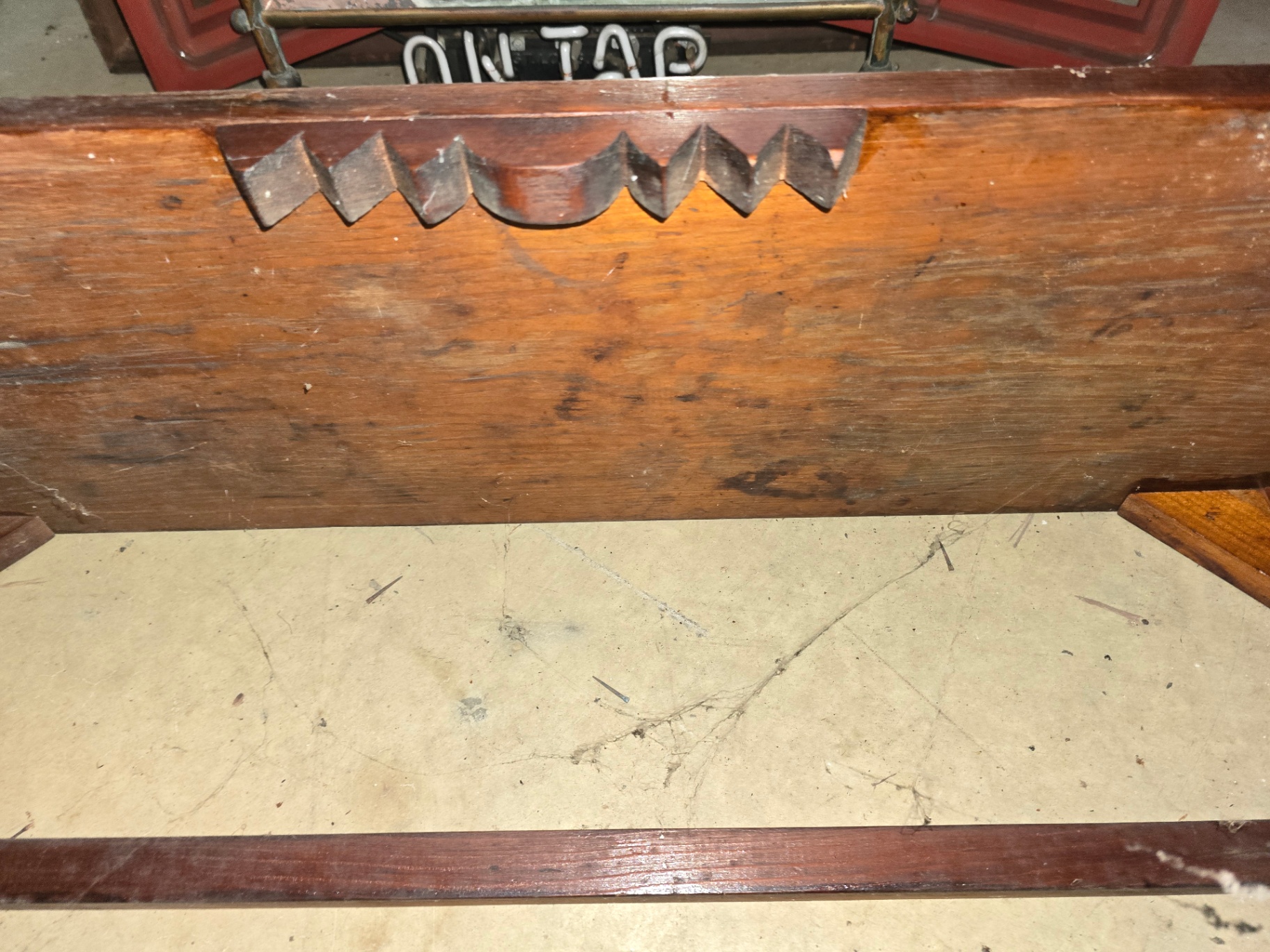 Two-tier wooden shelf with zigzag edge - image 4 of 11