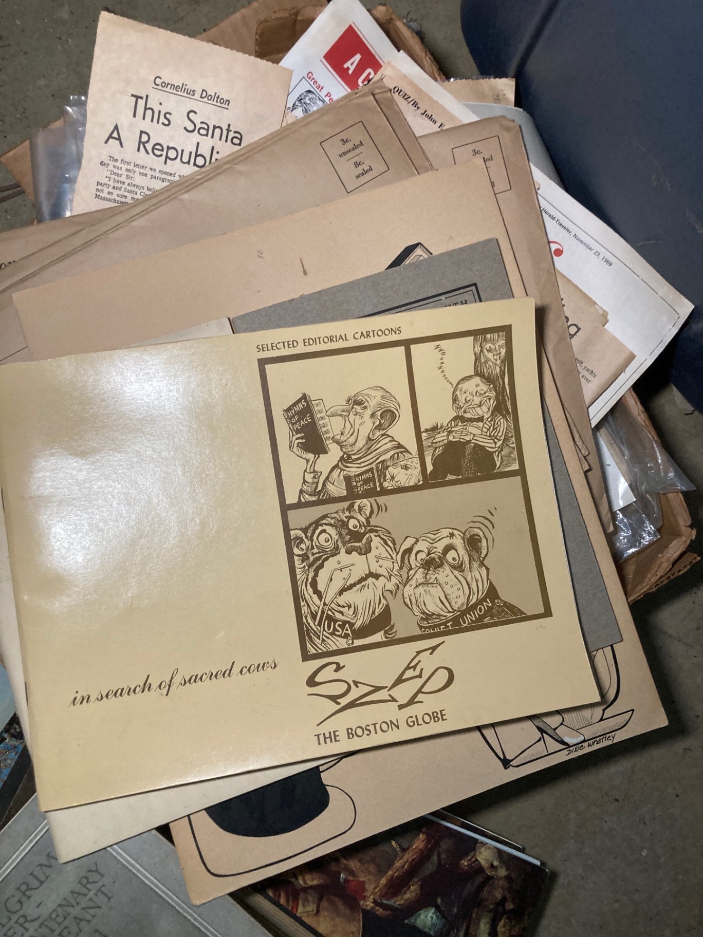 Collection of vintage magazines, programs, and ephemera - image 3 of 13