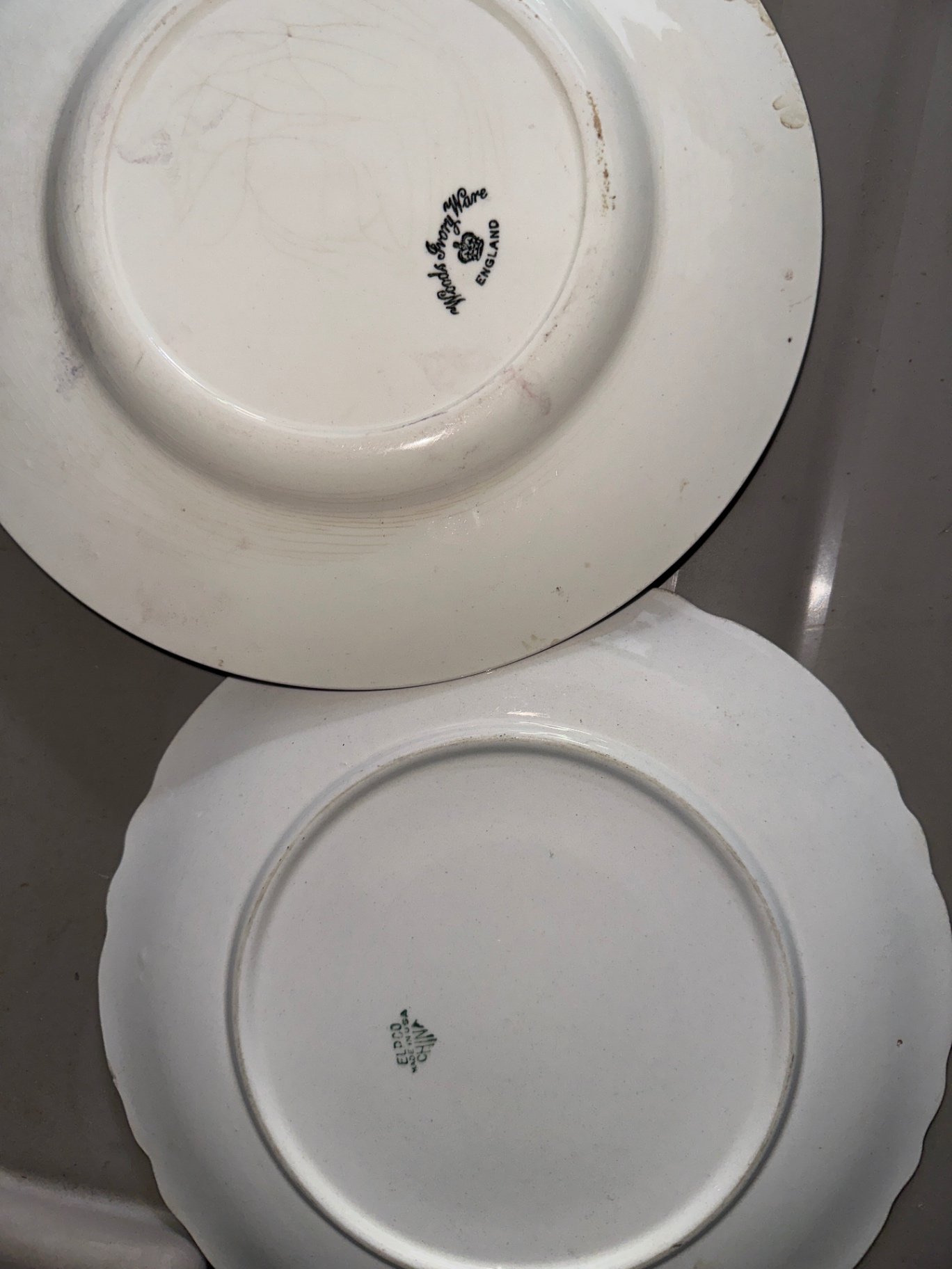 Assorted decorative ceramic plates - image 8 of 9