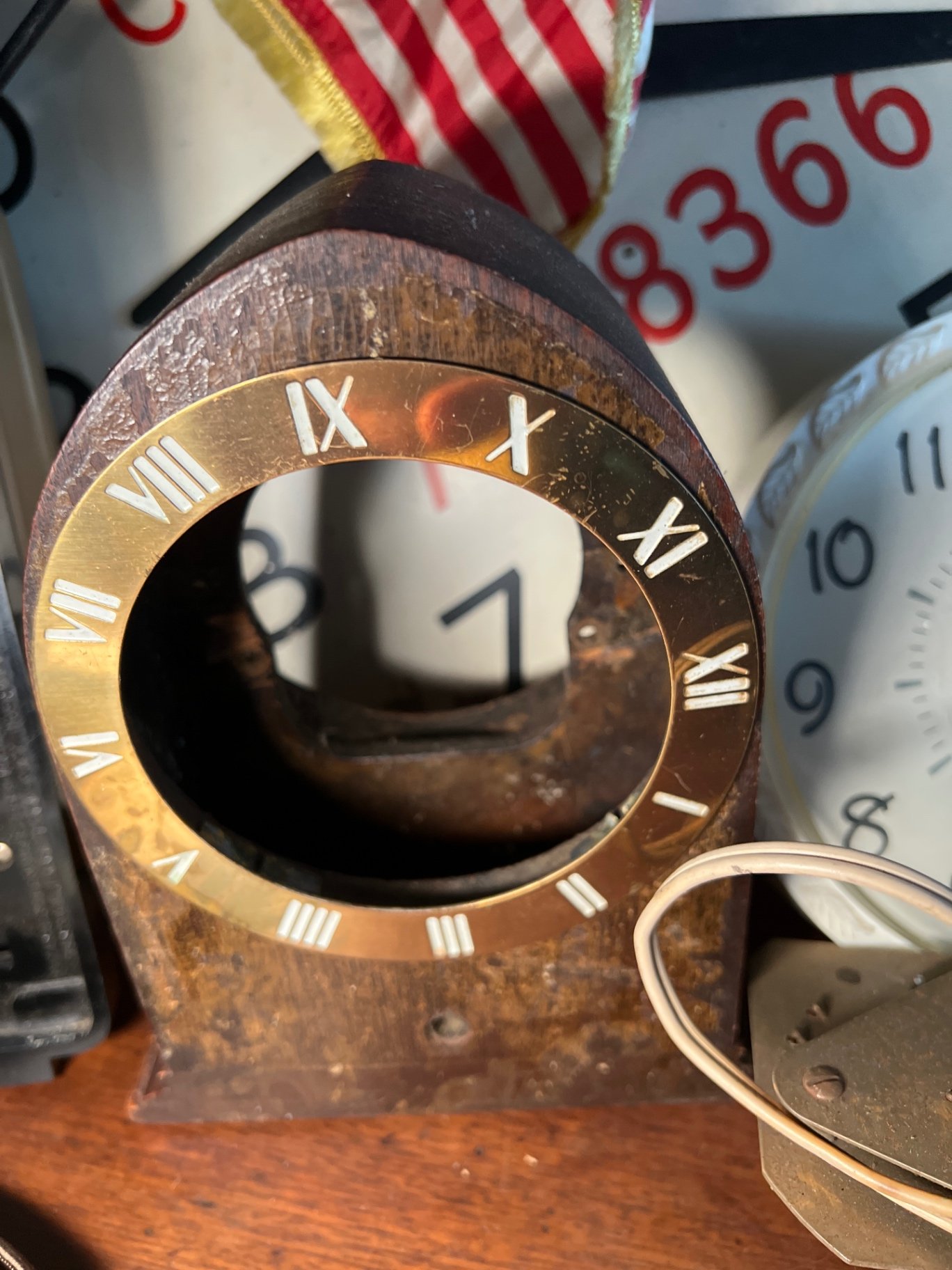 Vintage clocks and navigation instruments - image 7 of 9